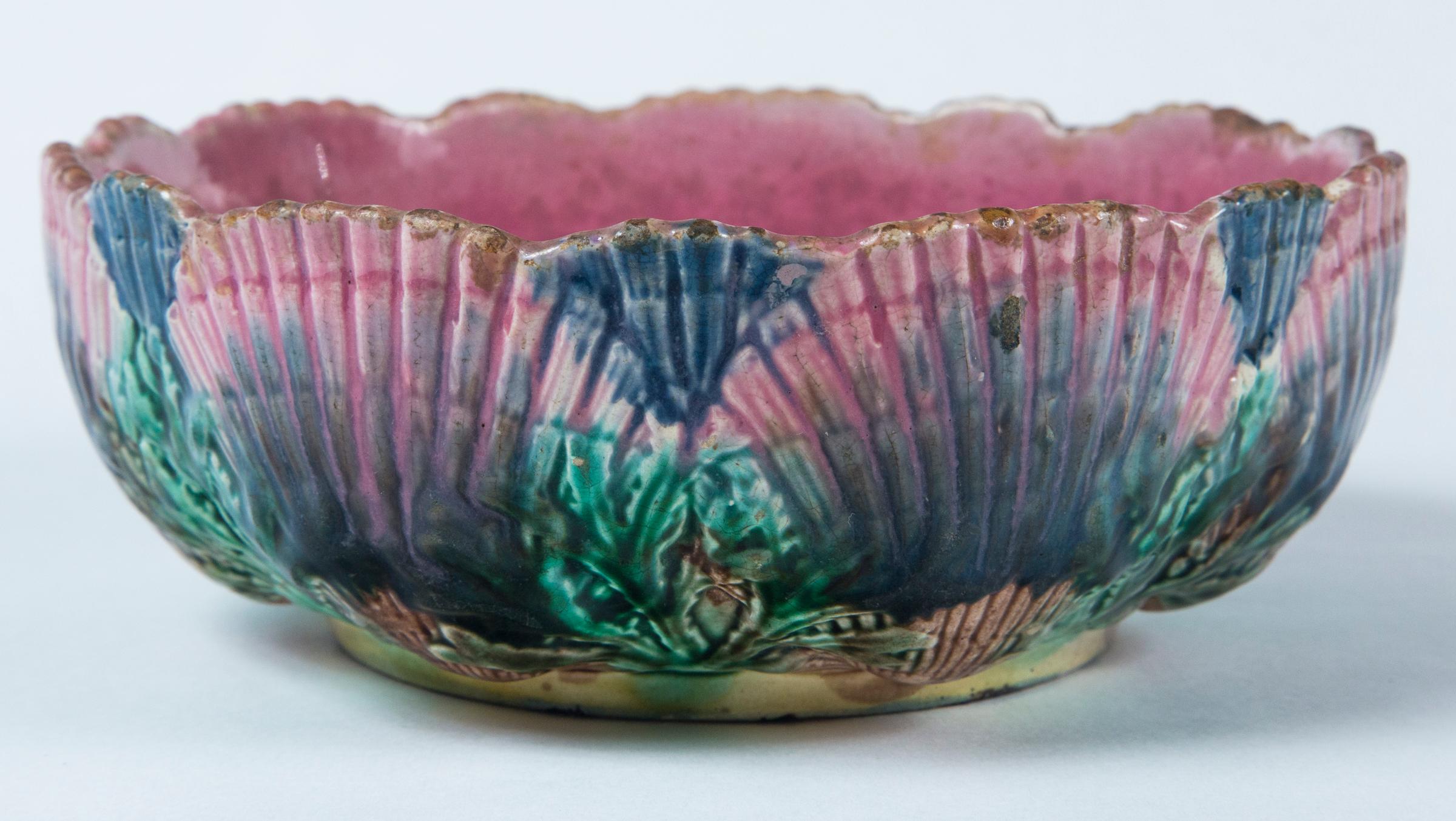 Etruscan Shell and Seaweed Majolica Bowl, Late 19th Century In Good Condition In Chappaqua, NY