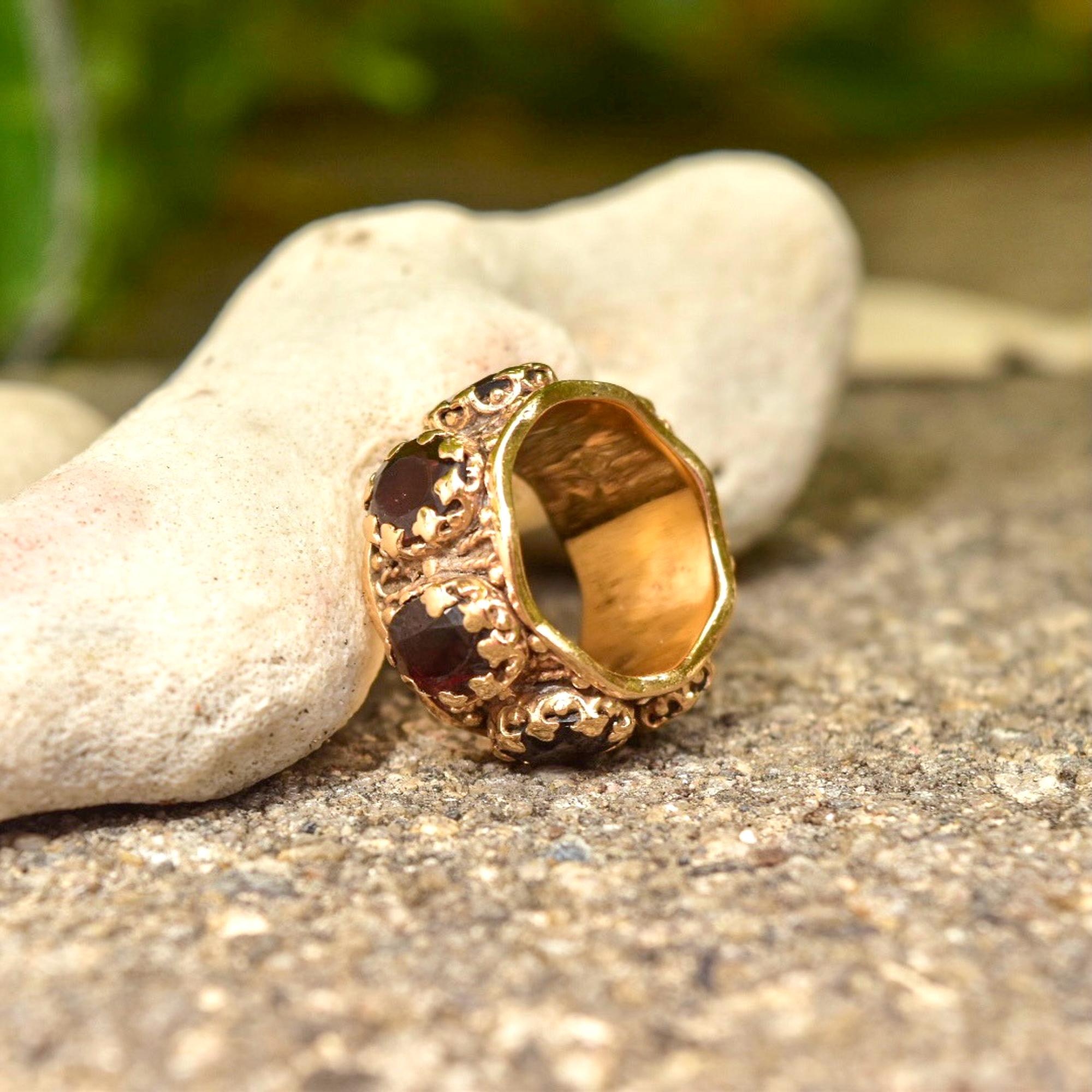 14K Granat-Eternity-Ring im etruskischen Stil im Zustand „Relativ gut“ im Angebot in Philadelphia, PA