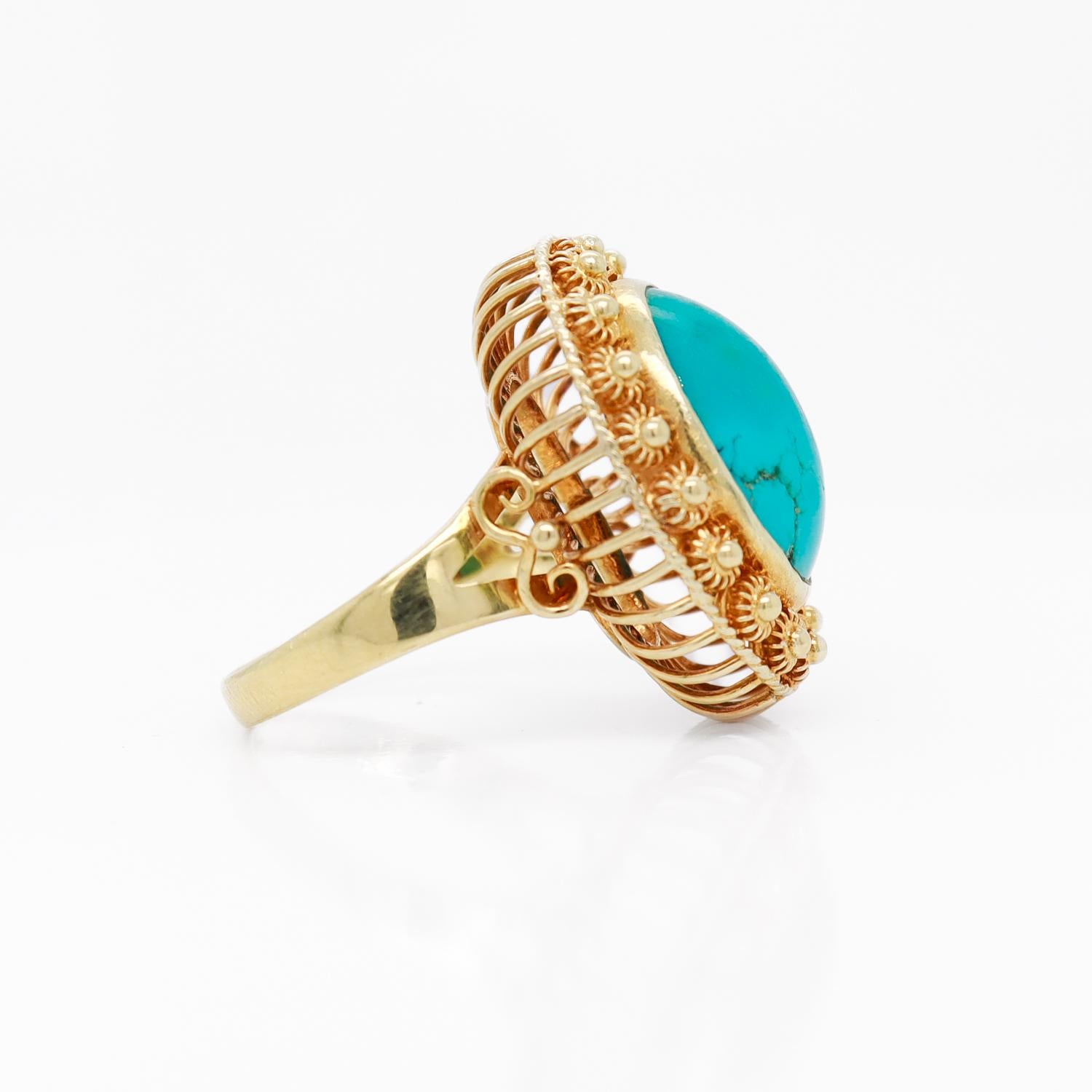 Anello cocktail in stile etrusco in oro giallo 14K e turchese cabochon 1
