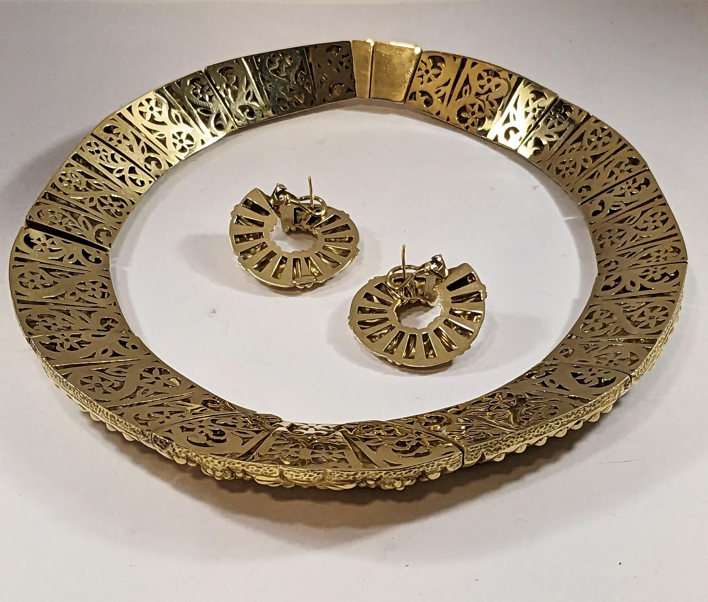 Etruscan Style Necklace and Earrings in 18k Yellow Gold For Sale 1