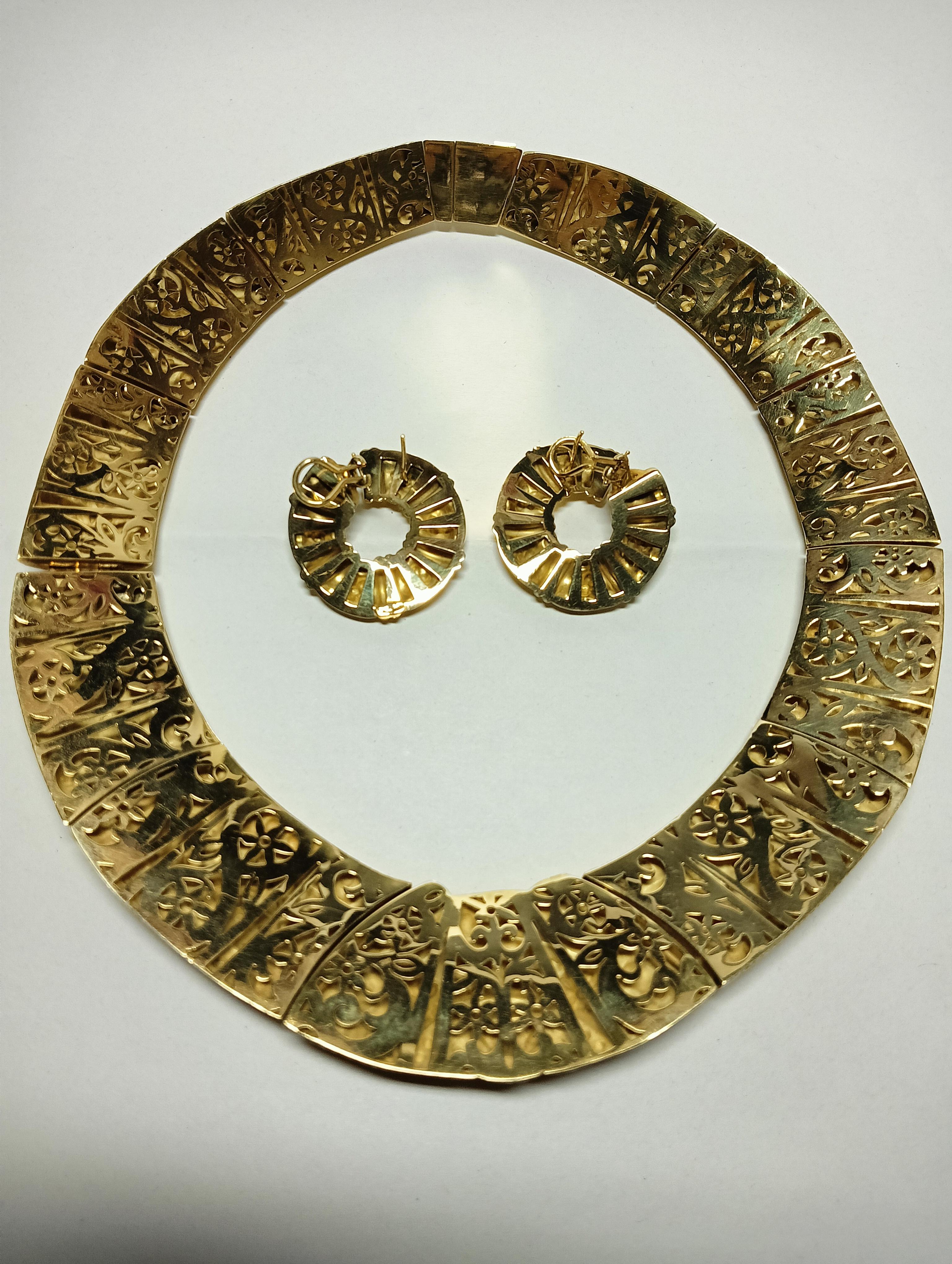 Women's Etruscan Style Necklace and Earrings in 18k Yellow Gold For Sale