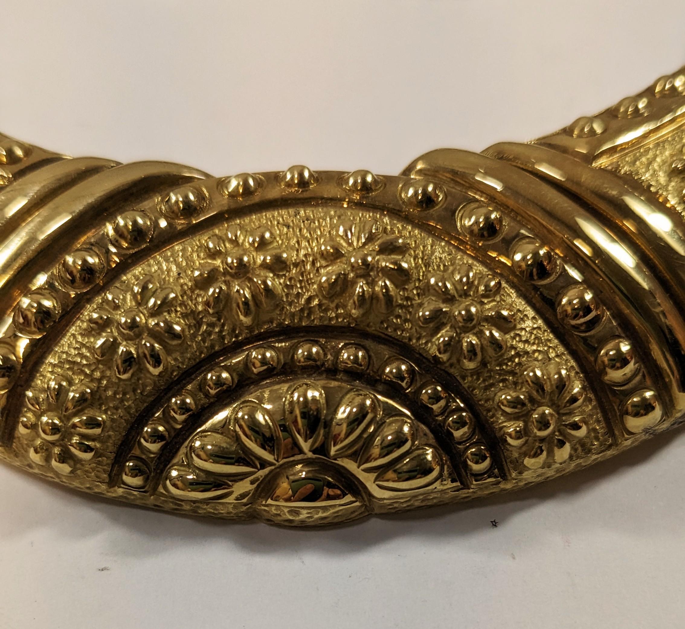 Etruscan Style Necklace and Earrings in 18k Yellow Gold For Sale 2