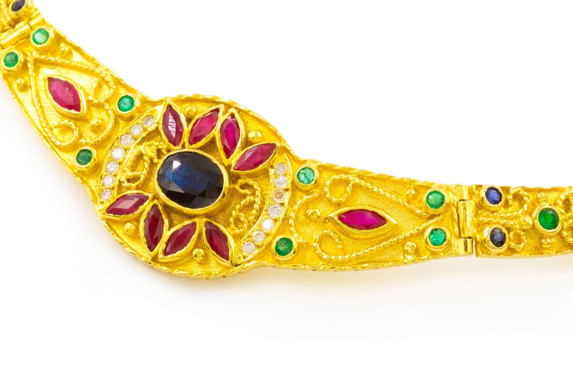 Collier de style étrusque en or massif 18 carats, saphir, diamant, rubis et émeraude en vente 7