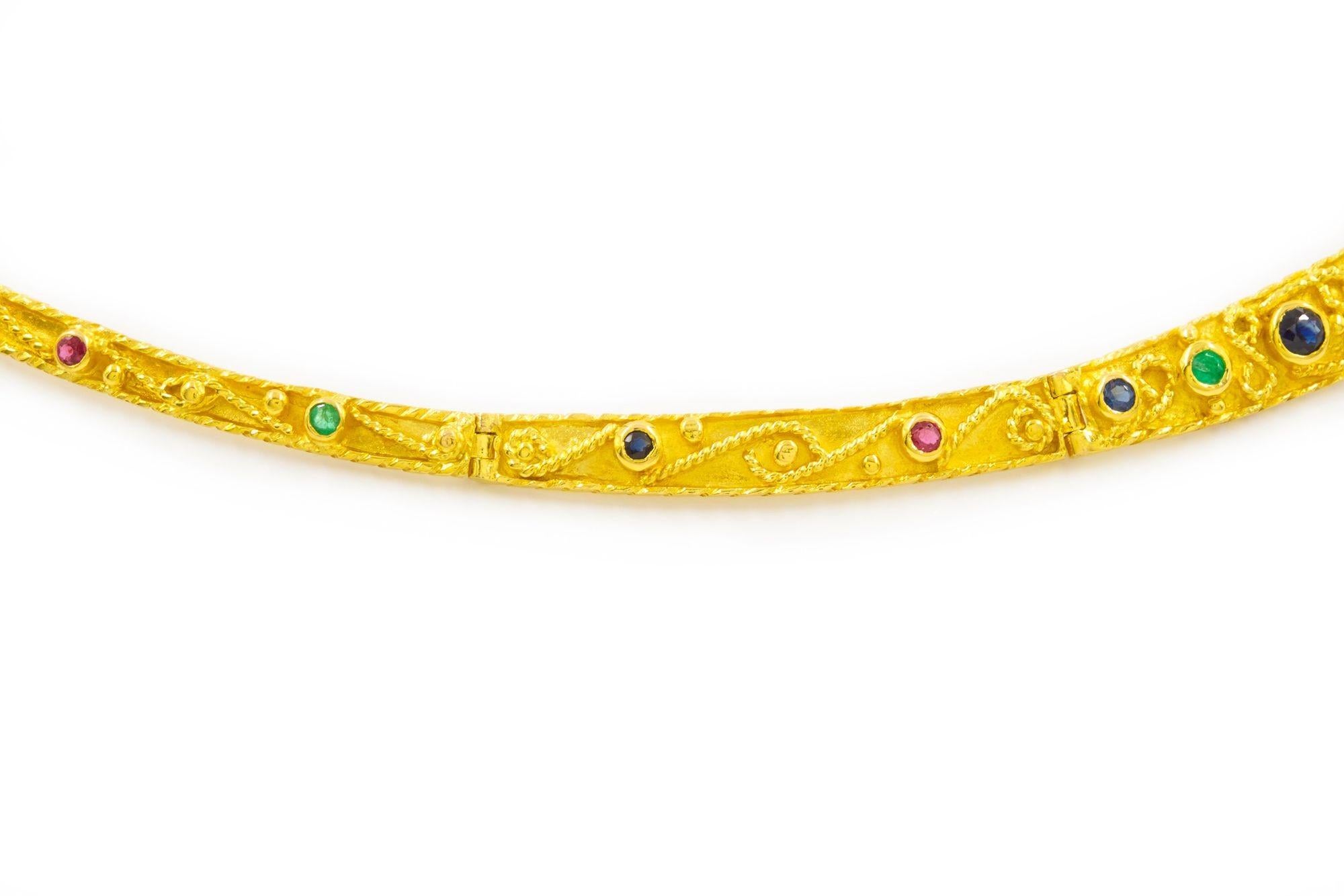 Collier de style étrusque en or massif 18 carats, saphir, diamant, rubis et émeraude en vente 1