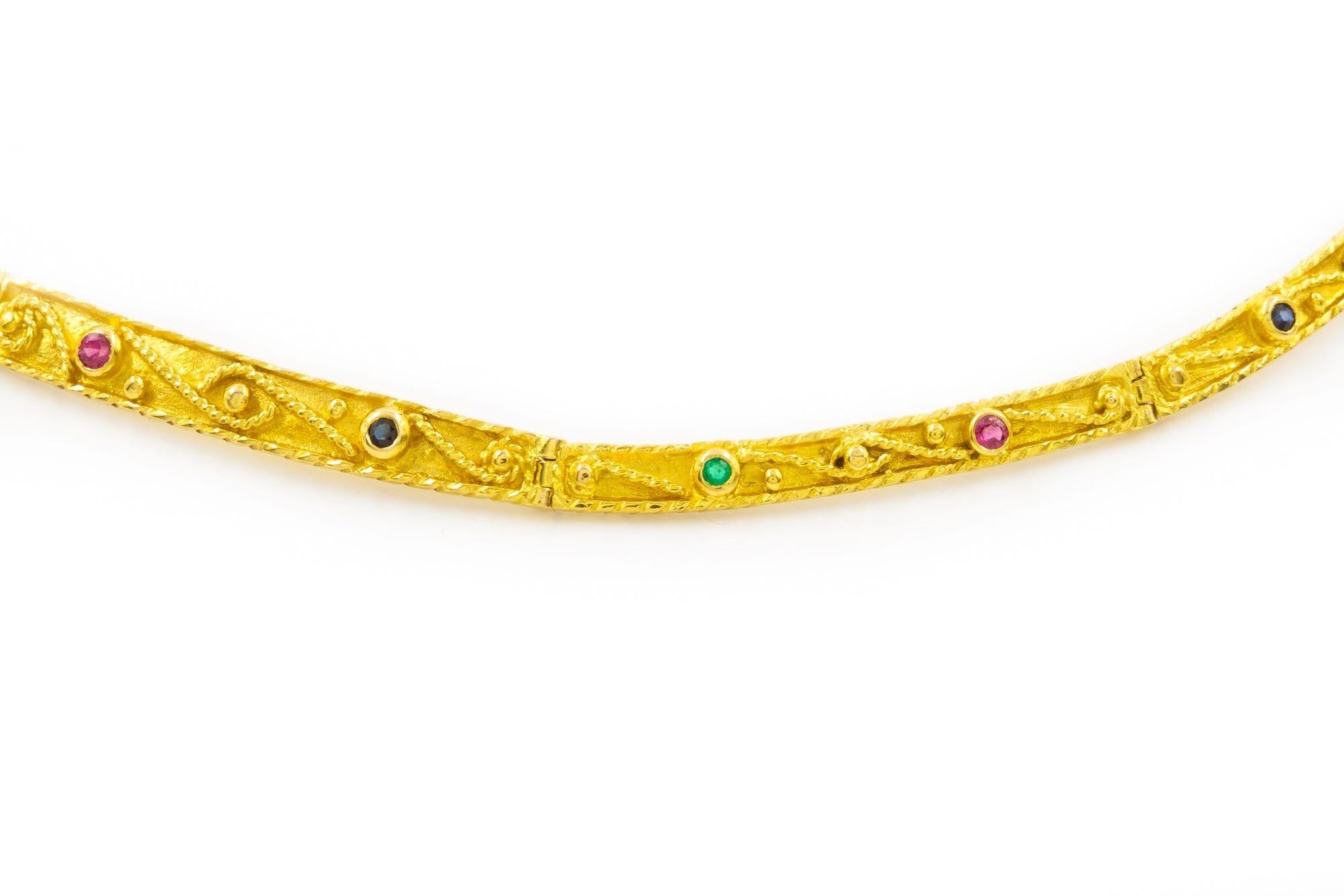 Collier de style étrusque en or massif 18 carats, saphir, diamant, rubis et émeraude en vente 3