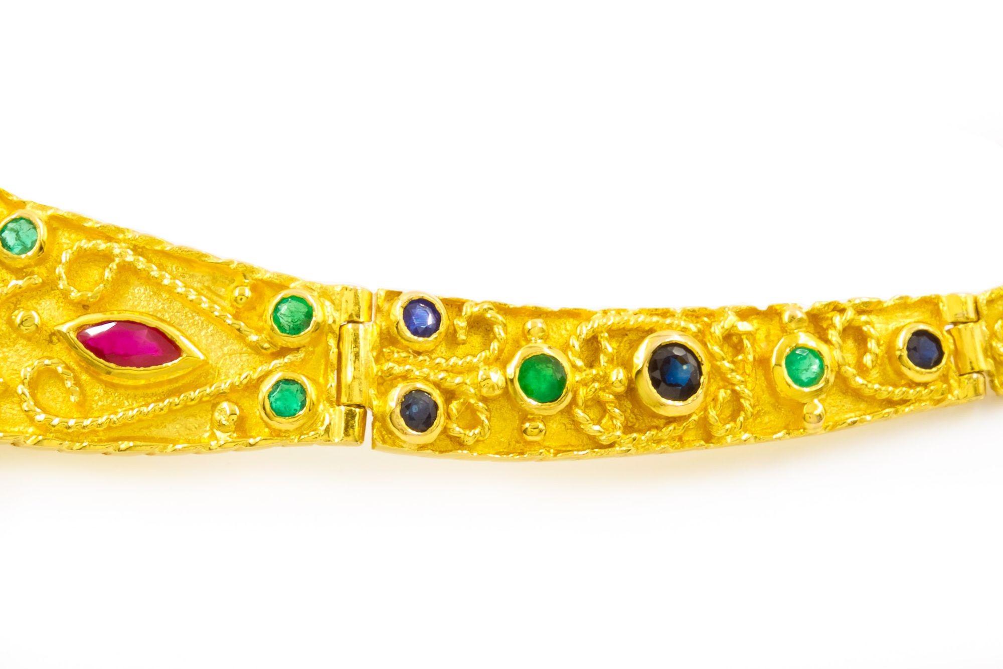 Collier de style étrusque en or massif 18 carats, saphir, diamant, rubis et émeraude en vente 4