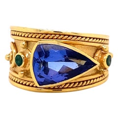 Bague de style étrusque en or 18 carats avec tanzanite et émeraude