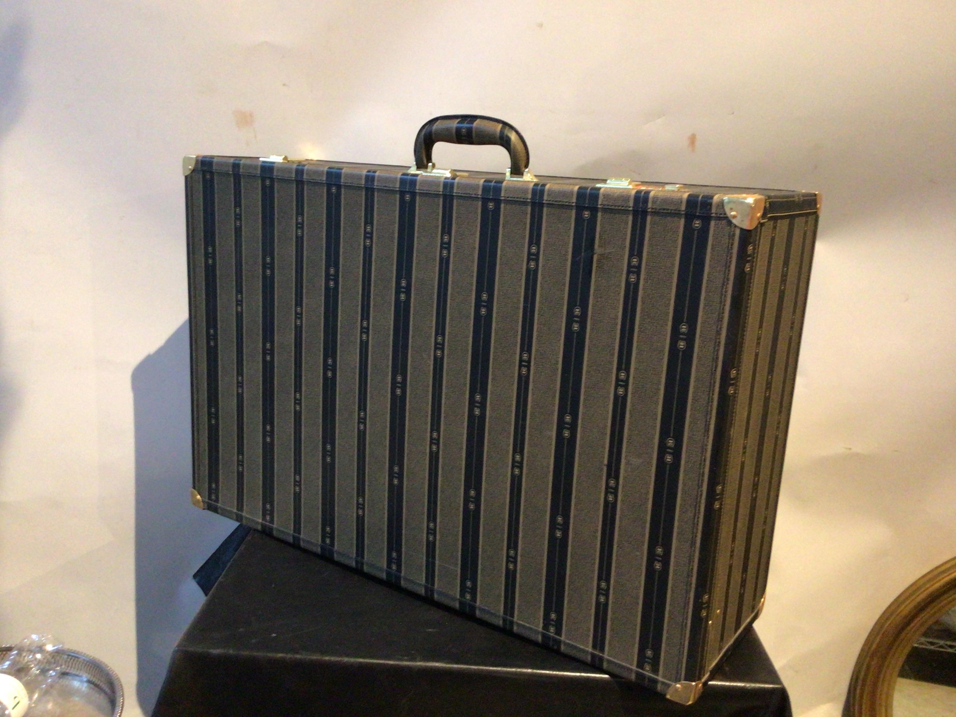 Ettienne Aigner Hard Suitcase In Good Condition For Sale In Tarrytown, NY