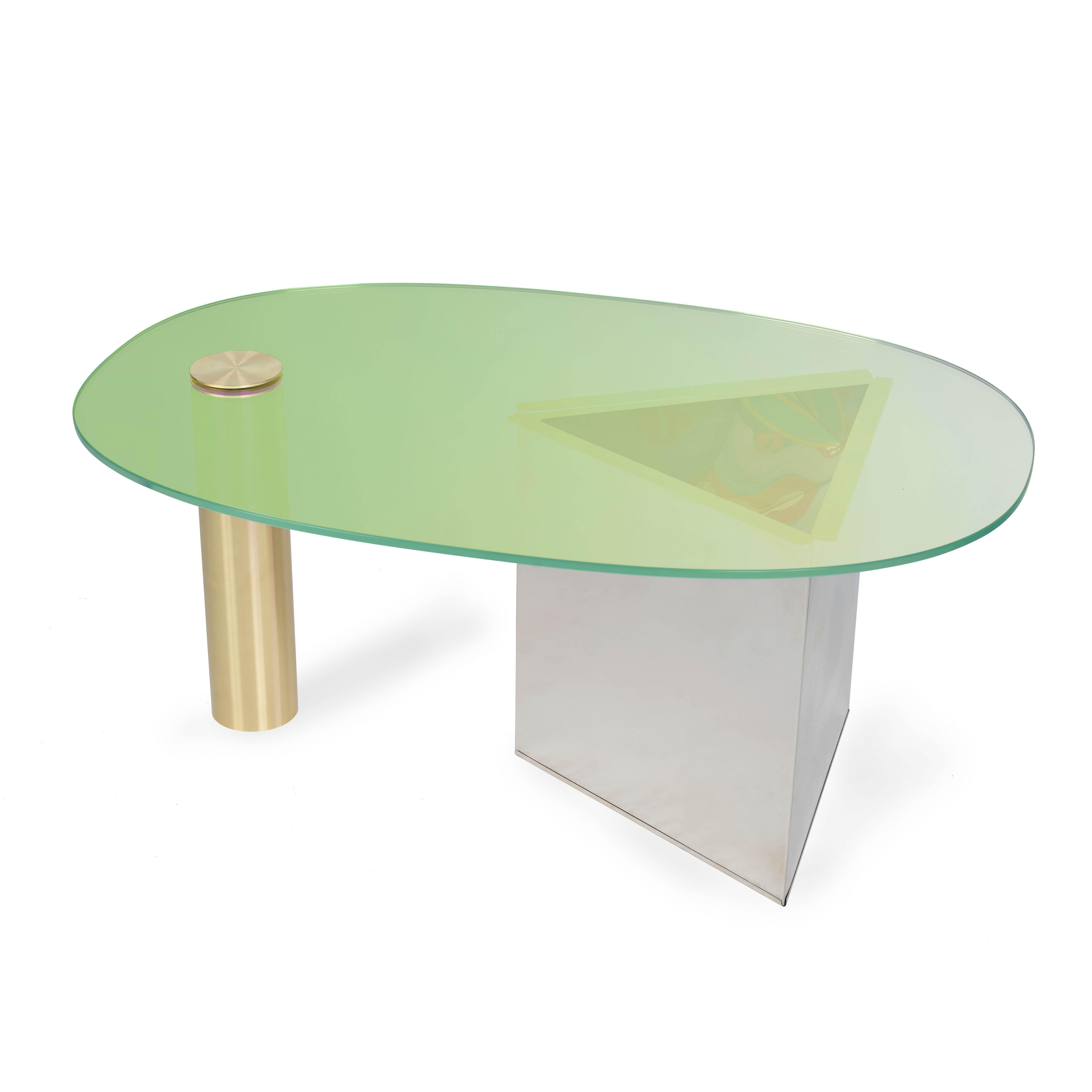 Ettore grüner couchtisch by Åsa Jungnelius
Abmessungen: 43 x 67 x 100 cm
MATERIALIEN: Dichroitisches Glas, Messing, rostfreier Stahl. 

Jeder Tisch wird von der Künstlerin individuell bemalt. Limitierte Auflage

Åsa Jungnelius ist bildende