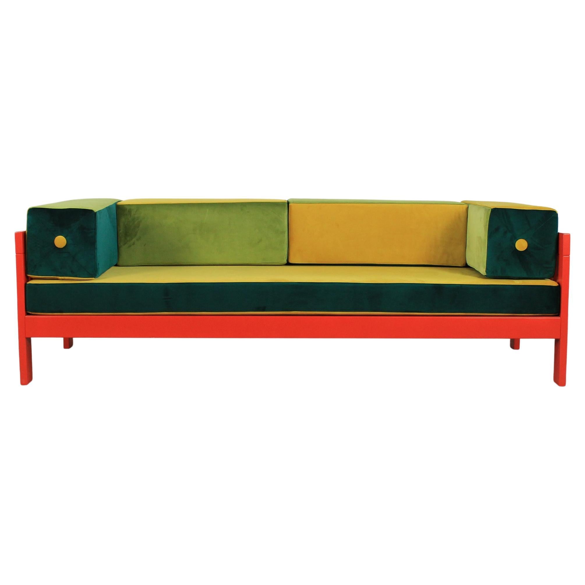 Ettore Sottsass Califfo Sofa aus Holz und mehrfarbigem Samt Poltronova 1960er Jahre