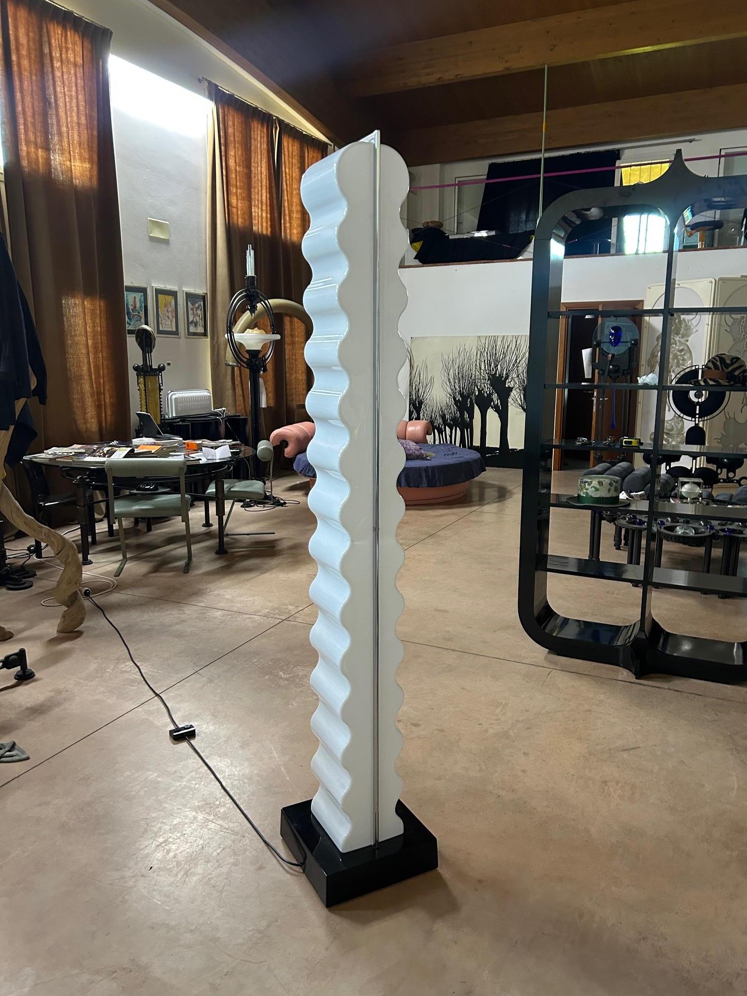 Lámpara de sobremesa Cometa de Ettore Sottsass para Centro de Diseño, años 70 Barnizado en venta