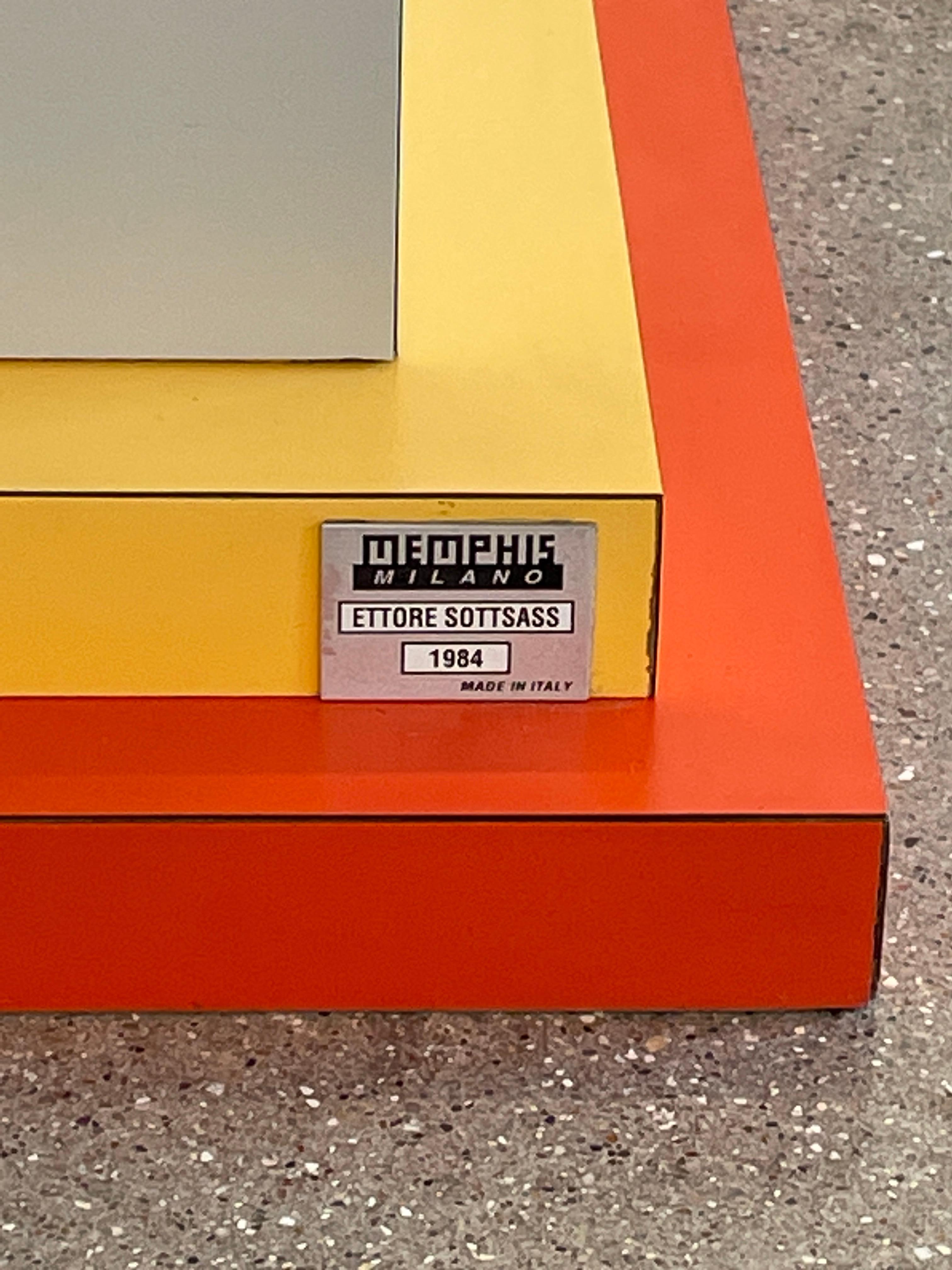 Postmoderne Table d'appoint Cream d'Ettore Sottsass pour Memphis Milano en vente