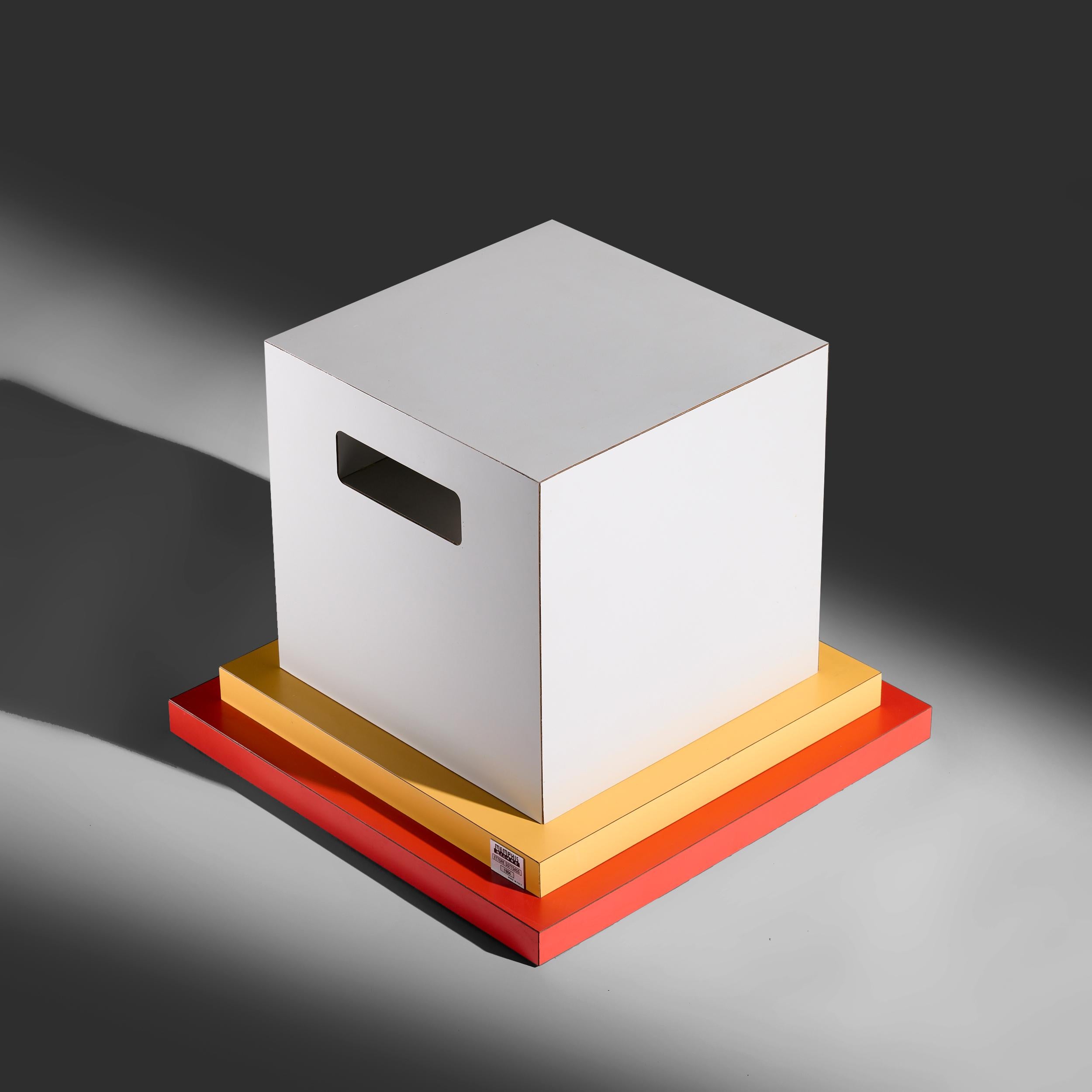 Postmoderne Table d'appoint Cream d'Ettore Sottsass pour Memphis Milano en vente