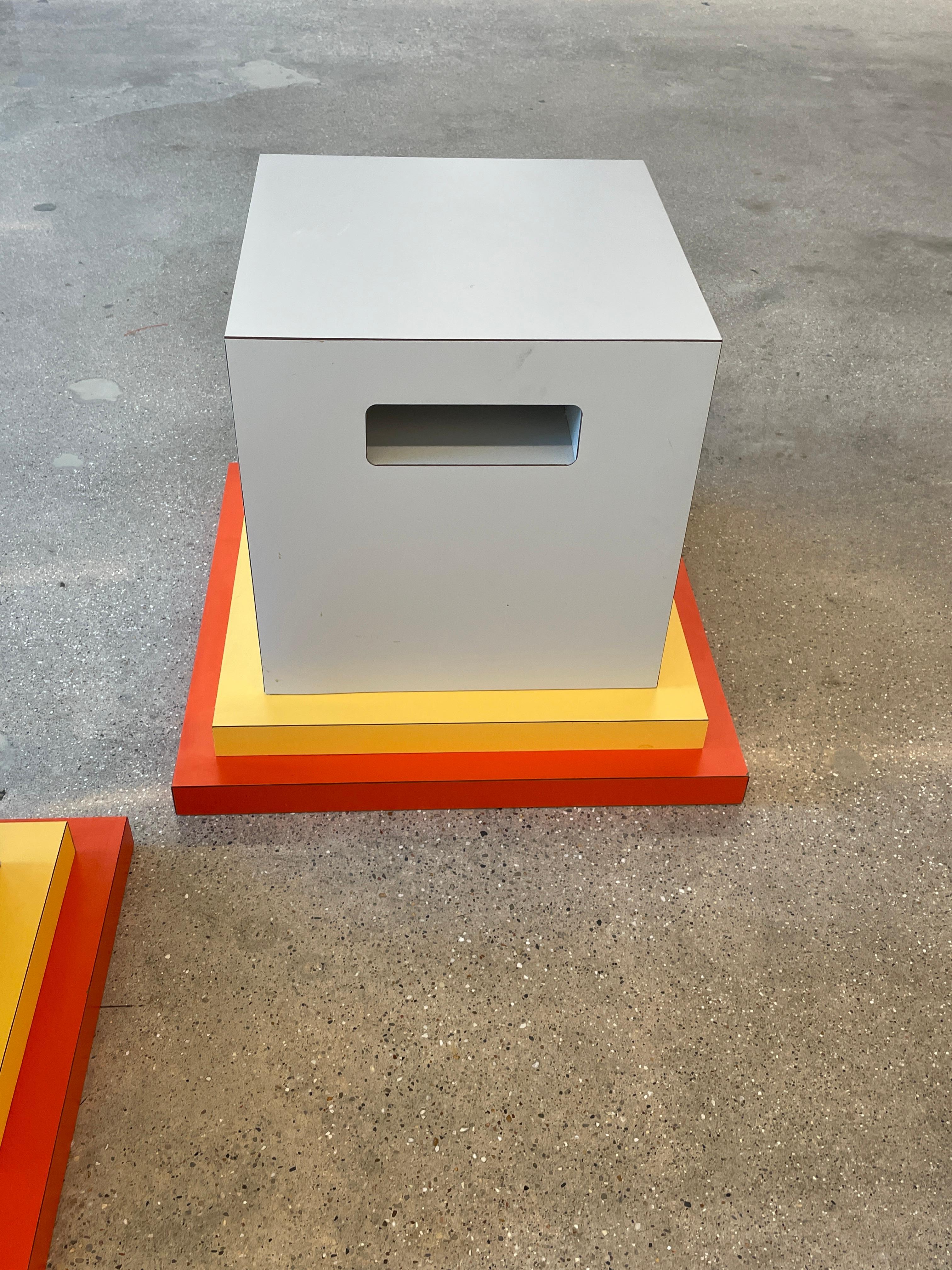italien Table d'appoint Cream d'Ettore Sottsass pour Memphis Milano en vente