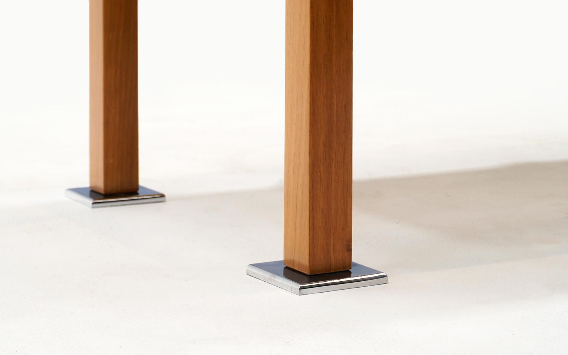 Mesa de centro Ettore Sottsass de madera de burl y roble de la residencia Max Palevsky, 1984 Cromo en venta