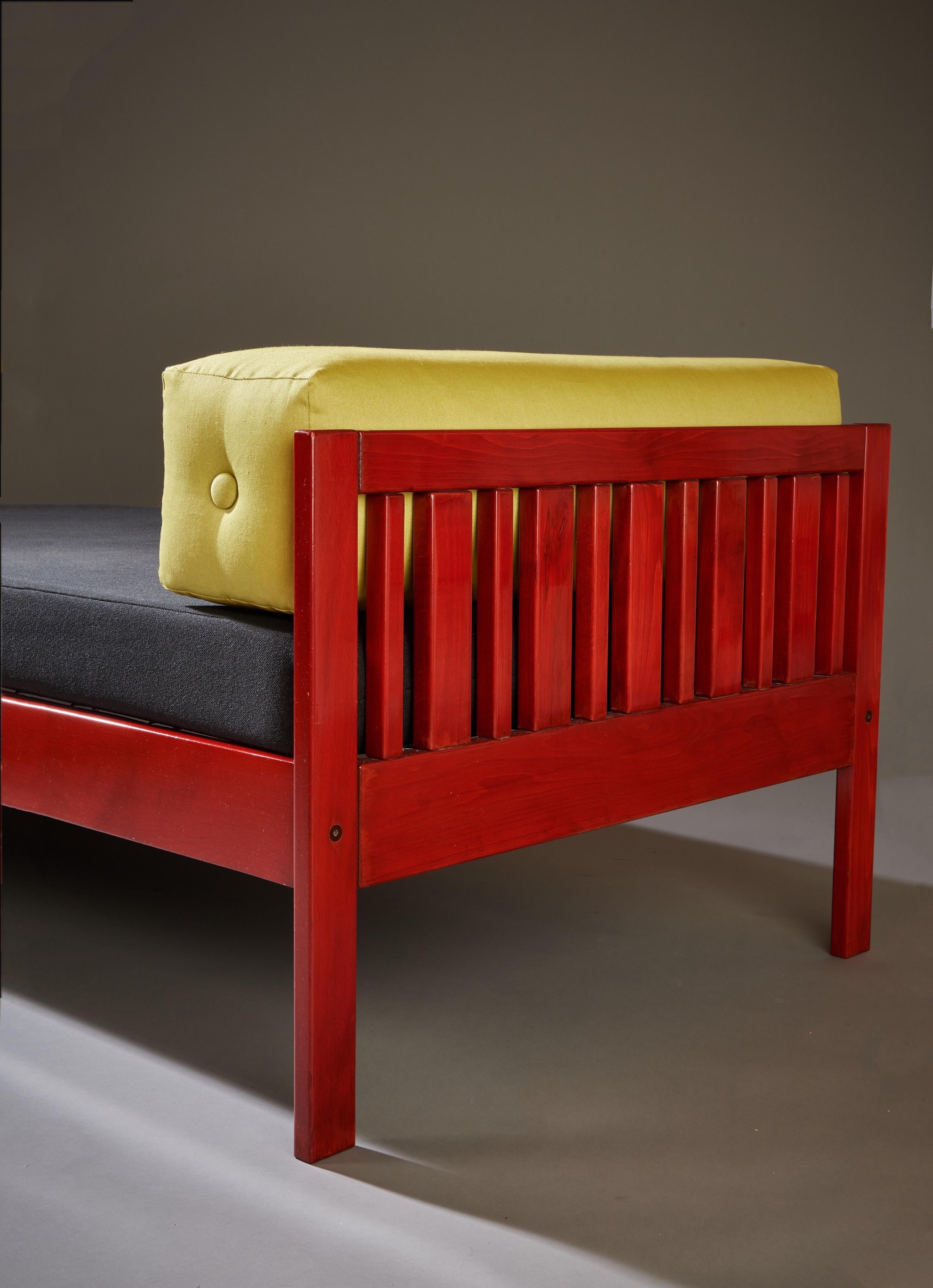 Ettore Sottsass Daybed, Red Lacquered Wood, Chartreuse Upholstery, Italy c. 1962 For Sale 4