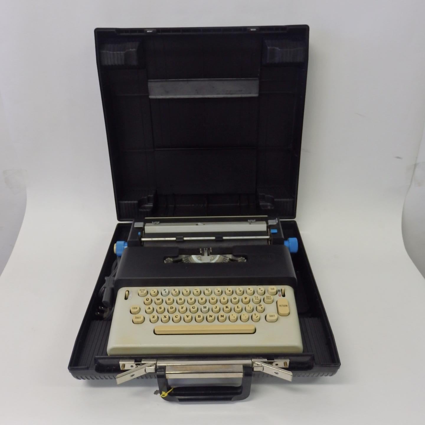 petite super international typewriter