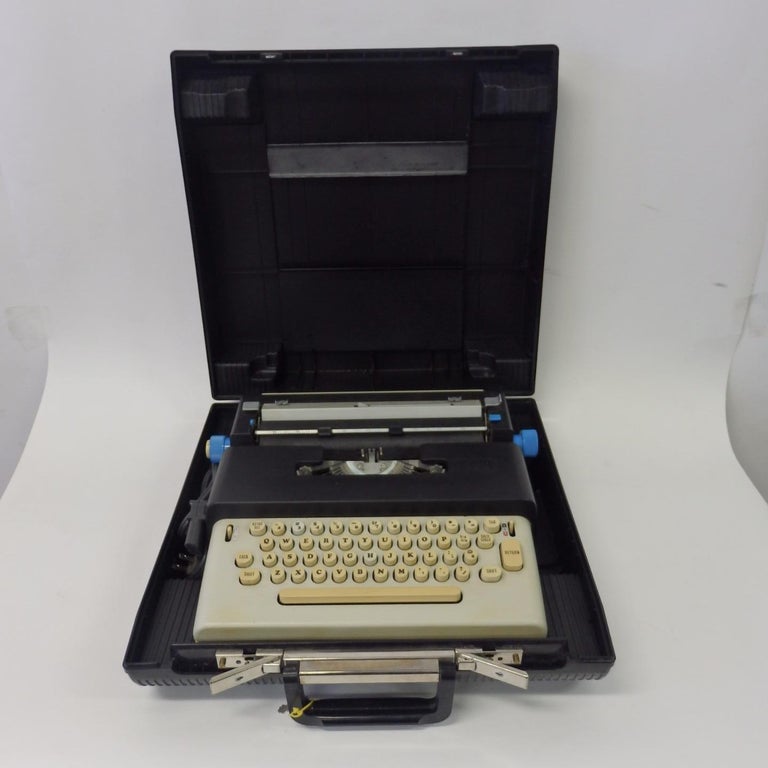 Ettore Sottsass Early Round Key Olivetti Lettera 36 Typewriter For Sale ...