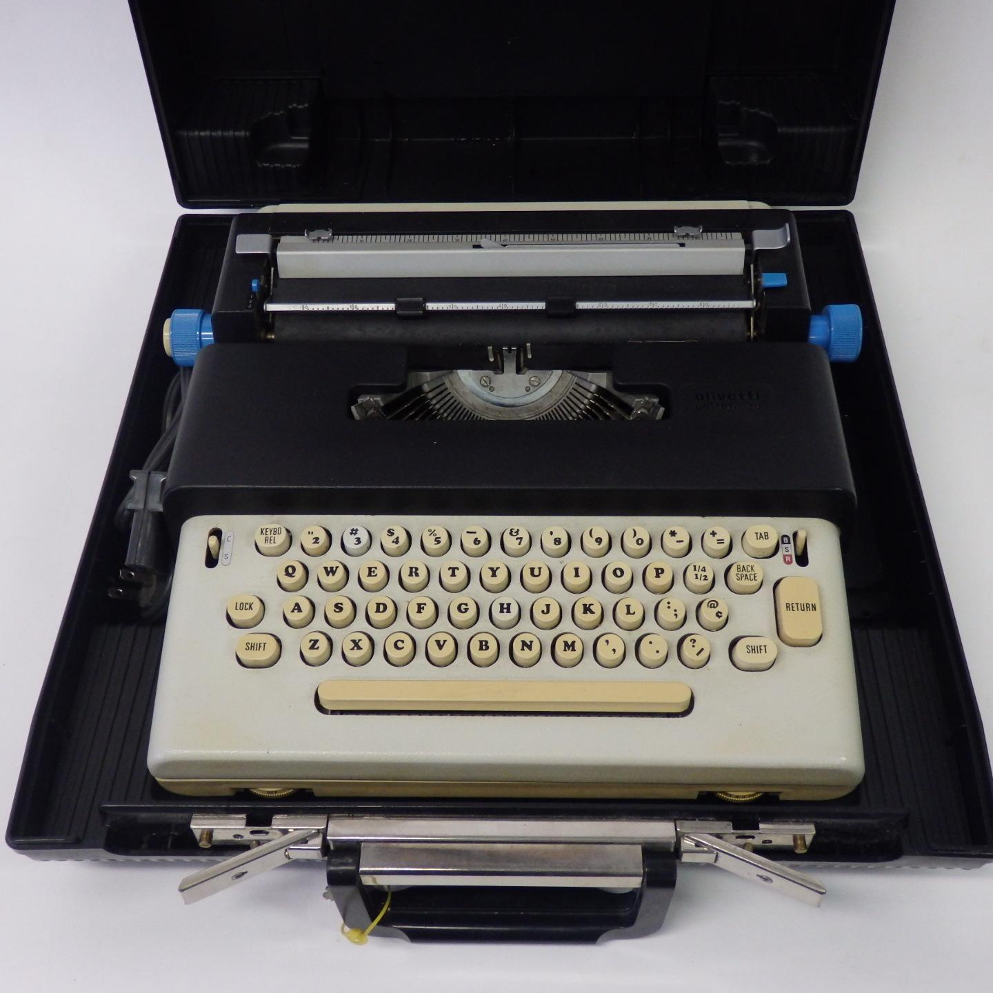 Mid-Century Modern Ettore Sottsass Early Round Key Olivetti Lettera 36 Typewriter
