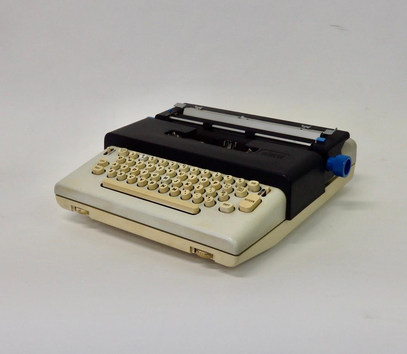 20th Century Ettore Sottsass Early Round Key Olivetti Lettera 36 Typewriter