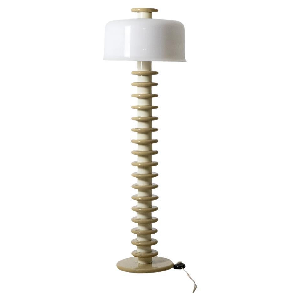 Ettore Sottsass. Lámpara de pie de madera lacada en blanco y beige. Años 80-90 en venta