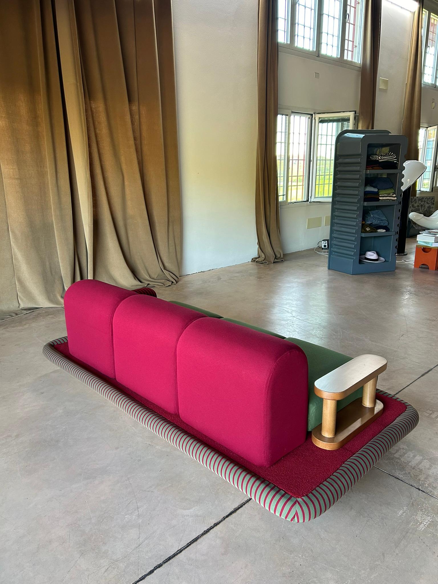Ettore Sottsass Flying Carper Sofa für Bettwäsche Brevetti im Angebot 5