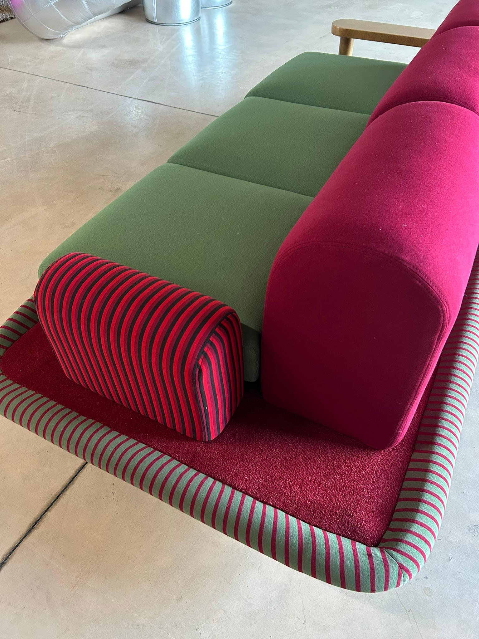Ettore Sottsass Flying Carper Sofa für Bettwäsche Brevetti im Angebot 7