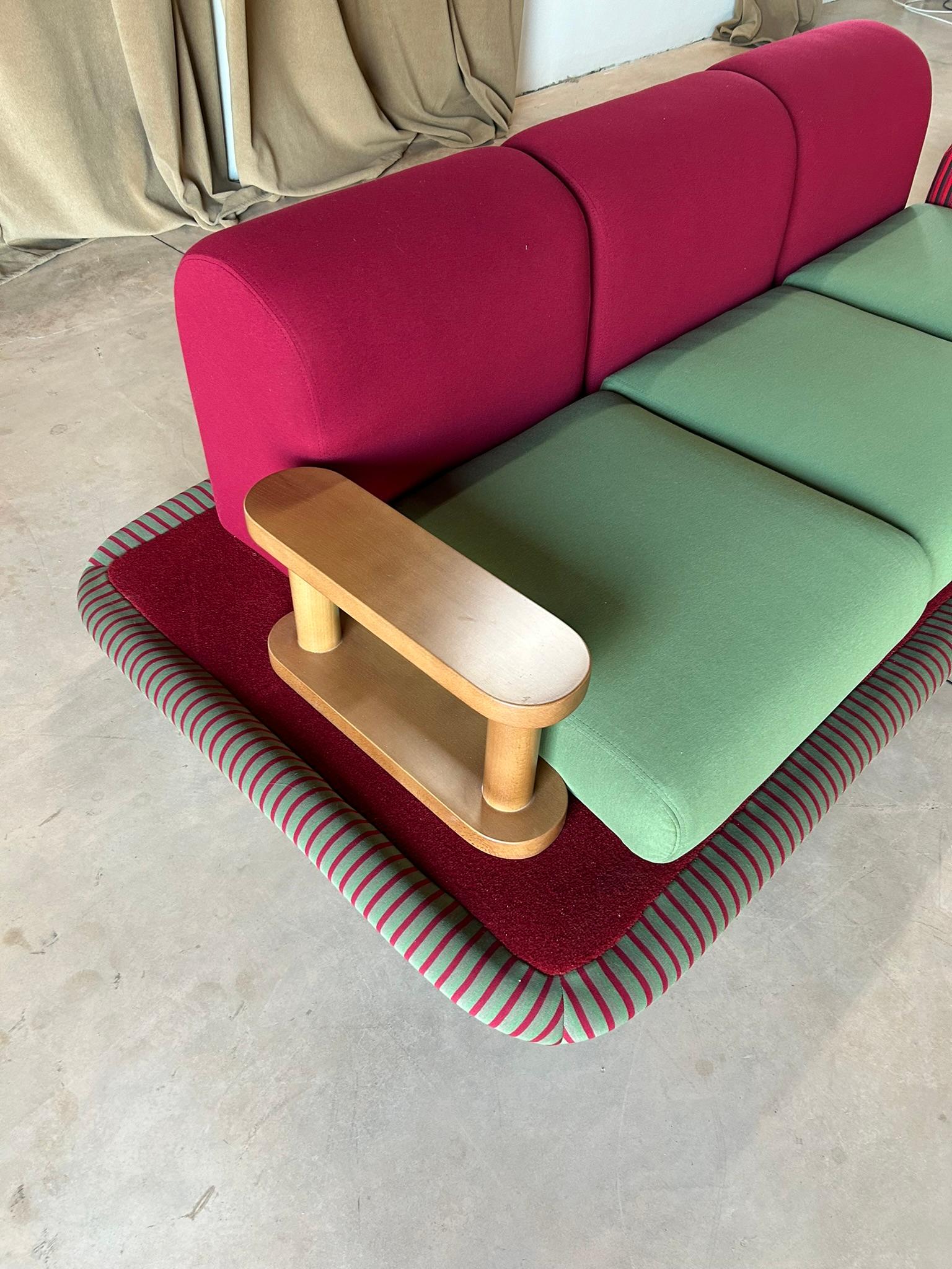 Ettore Sottsass Flying Carper Sofa für Bettwäsche Brevetti im Angebot 1