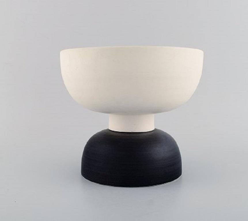 Ettore Sottsass (1917-2007) for Bitossi. 
Large compote or bowl in glazed ceramics
1960s-1970s.
Measures: 21.5 x 18.5 cm.
In excellent condition.
Signed.
  