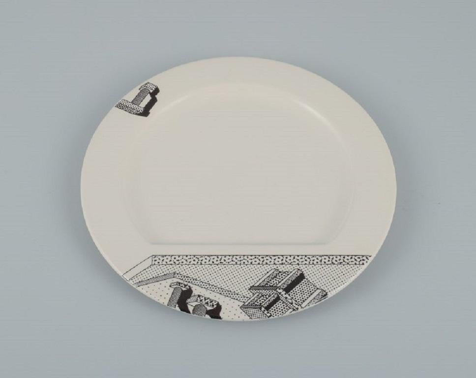 Ettore Sottsass for Flavia Memphis Milano, futuristic porcelain plates.
Late 1900s.
In perfect condition.
D 21.5 cm.