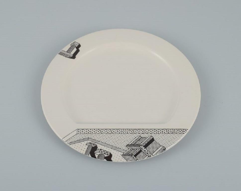 Ettore Sottsass pour Flavia Memphis Milano, assiettes en porcelaine futuristes.
Fin des années 1900.
En parfait état.
D 21,5 cm.
