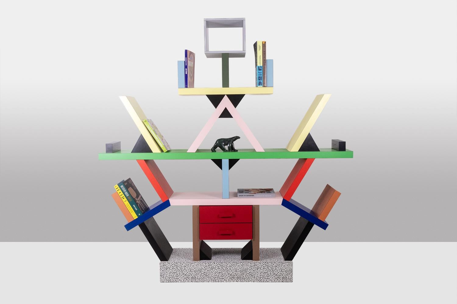 Ettore Sottsass for Memphis.

“Carlton” model bookcase.

Italian work realized in 1981.

Dimensions: H 197 x W 190 x D 32 cm

Reference: LS64038009P