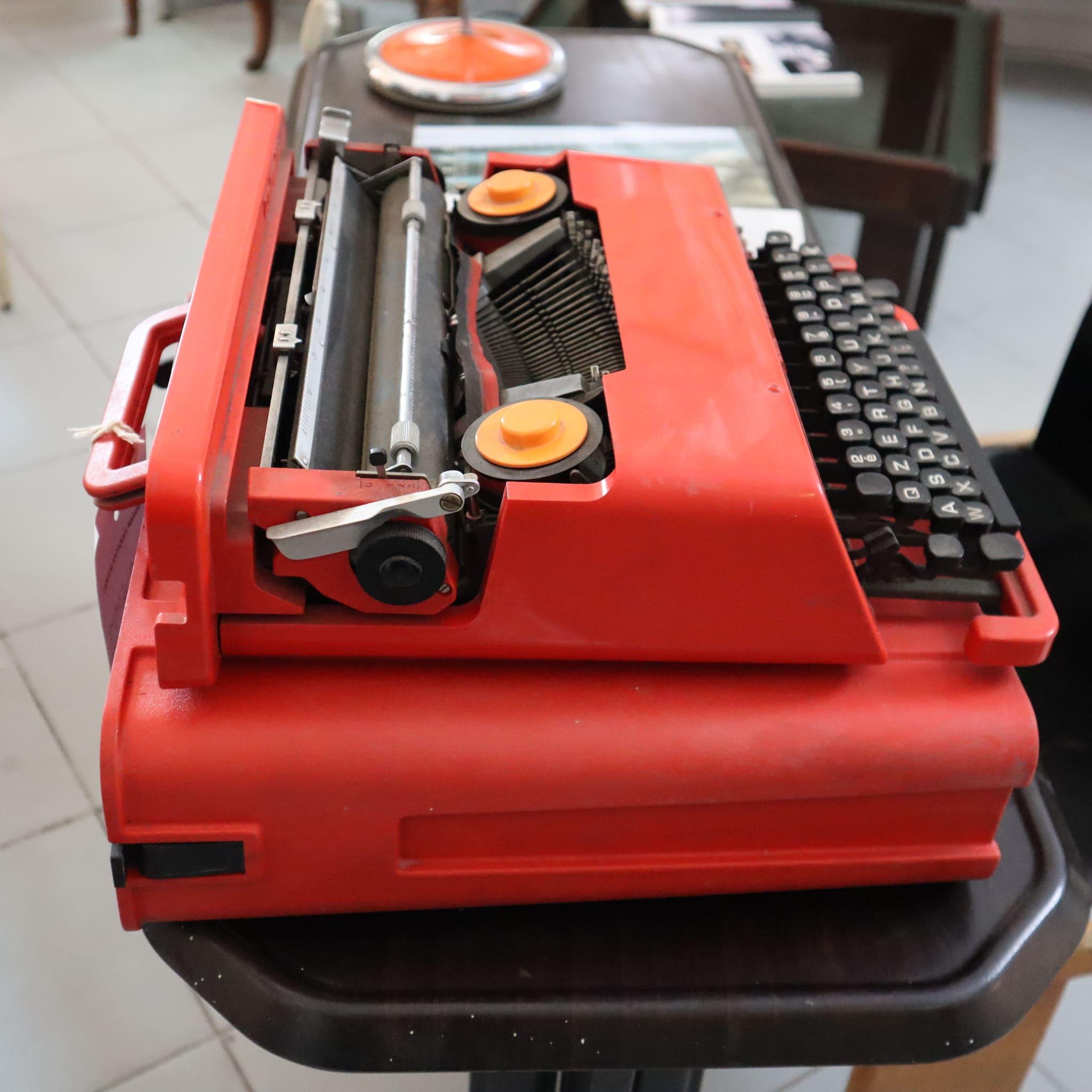 Italian Ettore Sottsass for Olivetti Valentine Typewriter Italy 1960s For Sale