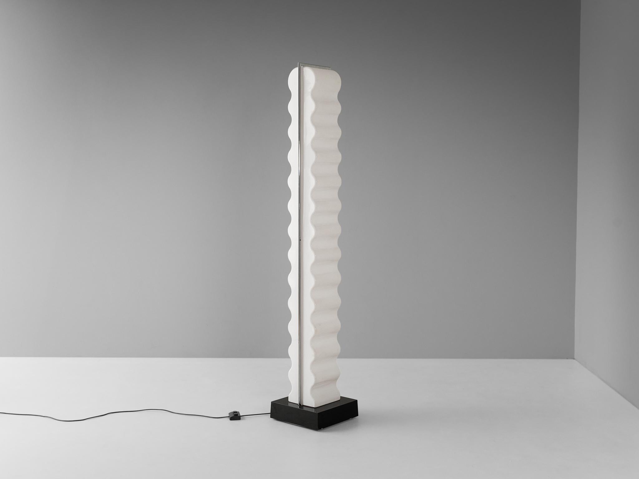 Ettore Sottsass for Poltronova 'Cometa' Floor Lamp in Perspex and Aluminum  For Sale 3
