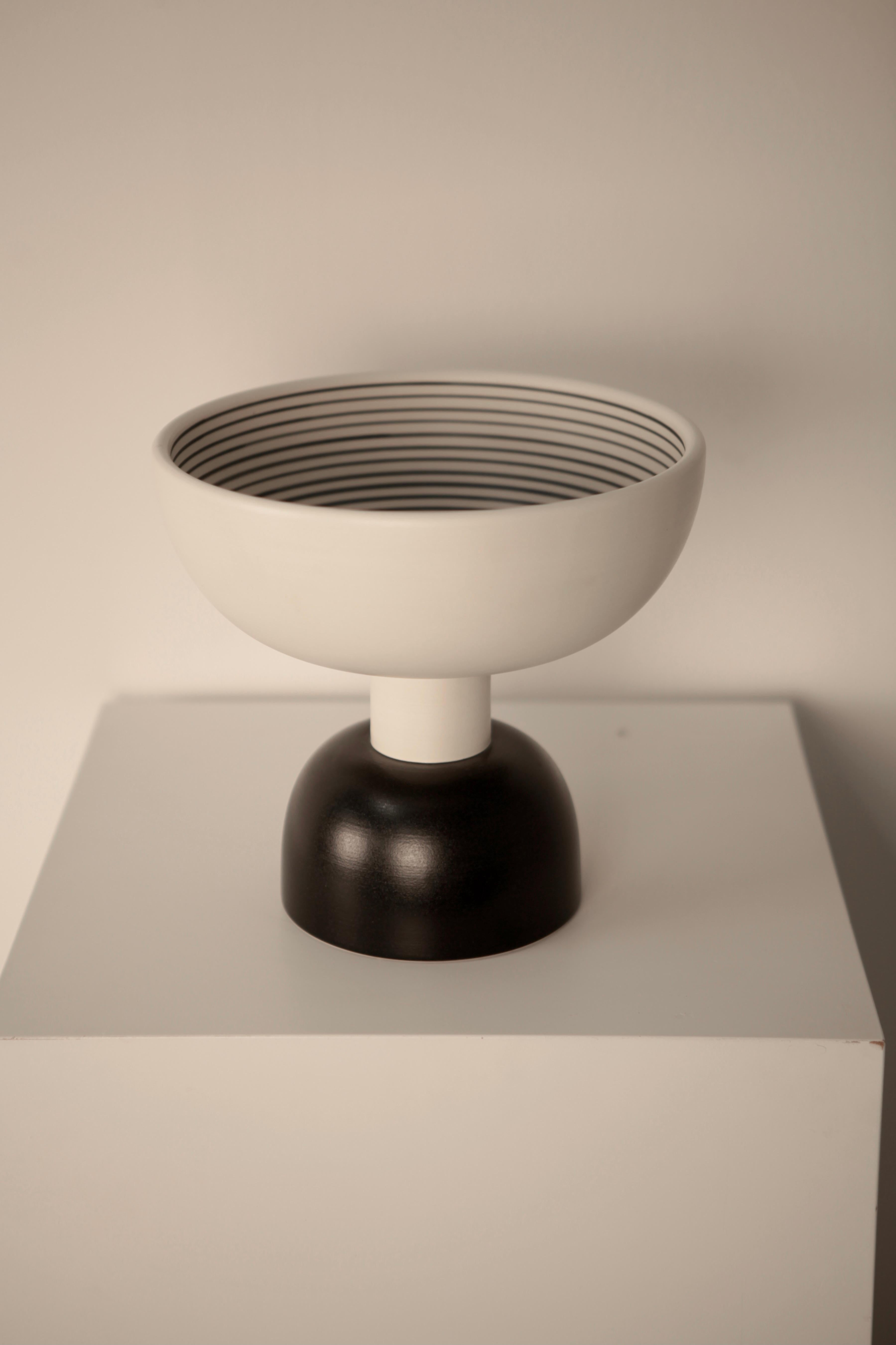 Ettore Sottsass, ceramic bowl from the 'Hollywood Collection`, designed 1968.
Signed: 'Ettore Sottsass, Montelupo, Bitossi'.
No chips or cracks, excellent condition.