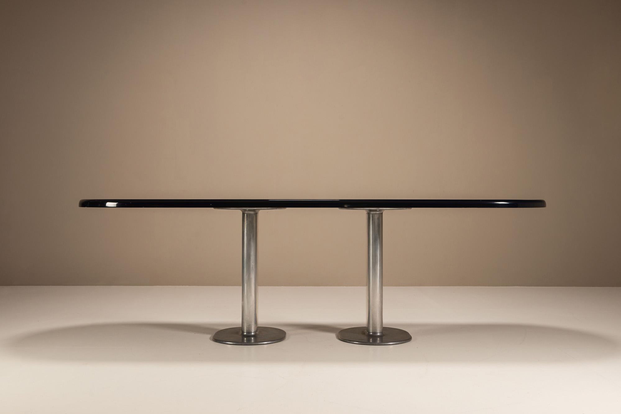 Ettore Sottsass ‘Harlow’ Dining Table for Poltronova in Dark Blue Lacquer In Good Condition For Sale In Hellouw, NL