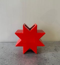 Vaso "Hsing" di Ettore Sottsass, rosso