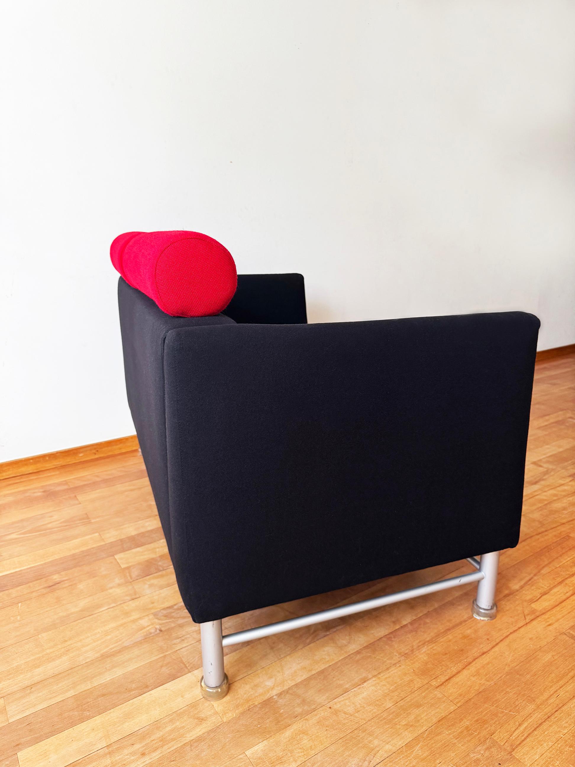 Ettore Sottsass Eastside Knoll 80s Memphis Sofa Nero, Blu + Rosso (2 disponibili) in vendita 3