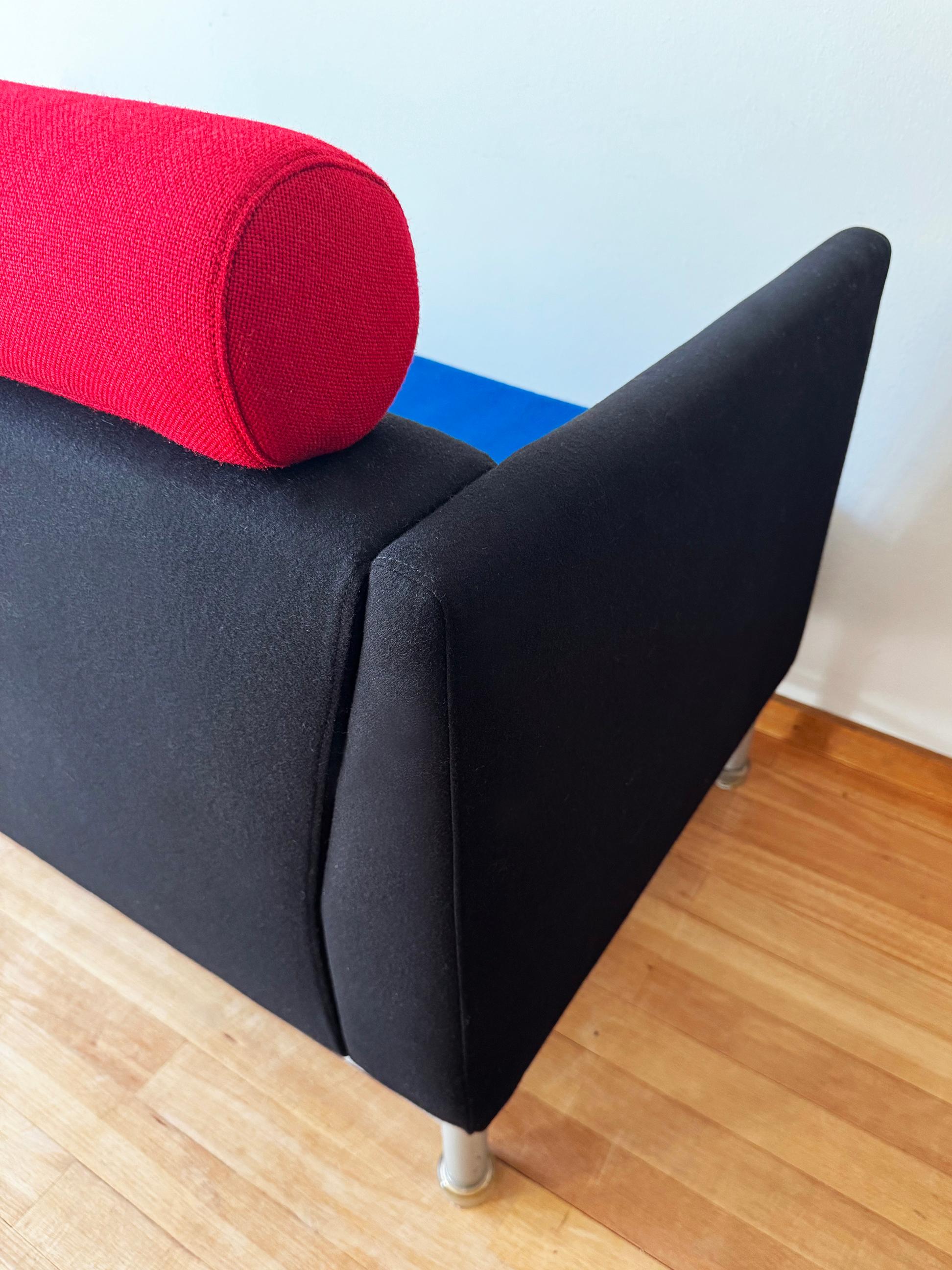 Ettore Sottsass Eastside Knoll 80s Memphis Sofa Nero, Blu + Rosso (2 disponibili) in vendita 4