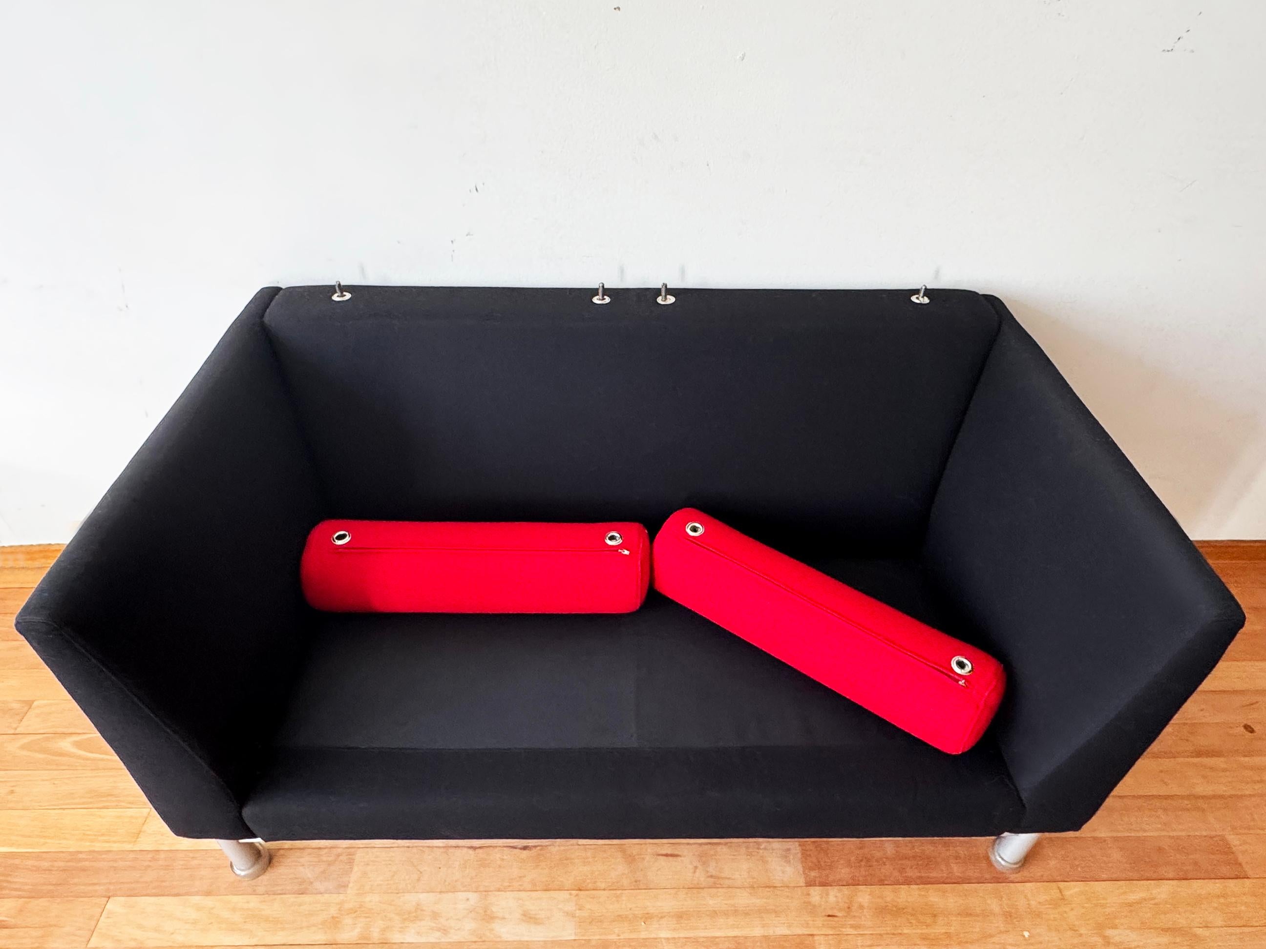 Ettore Sottsass Eastside Knoll 80s Memphis Sofa Nero, Blu + Rosso (2 disponibili) in vendita 7