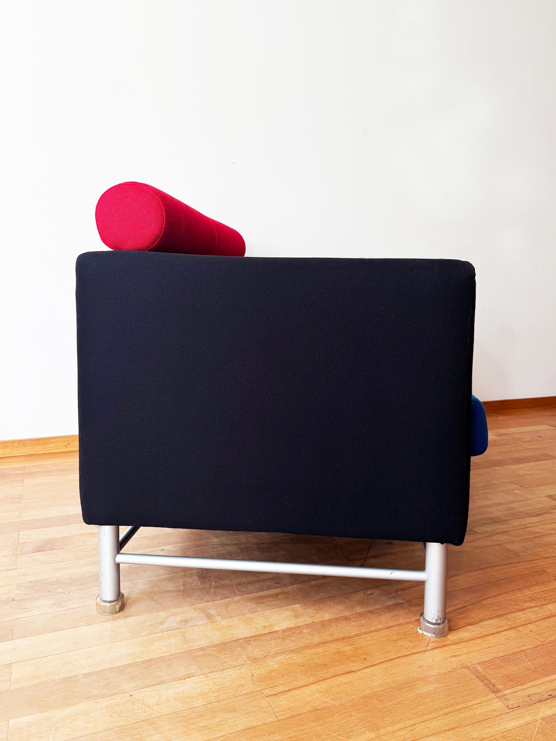 Postmoderno Ettore Sottsass Eastside Knoll 80s Memphis Sofa Nero, Blu + Rosso (2 disponibili) in vendita