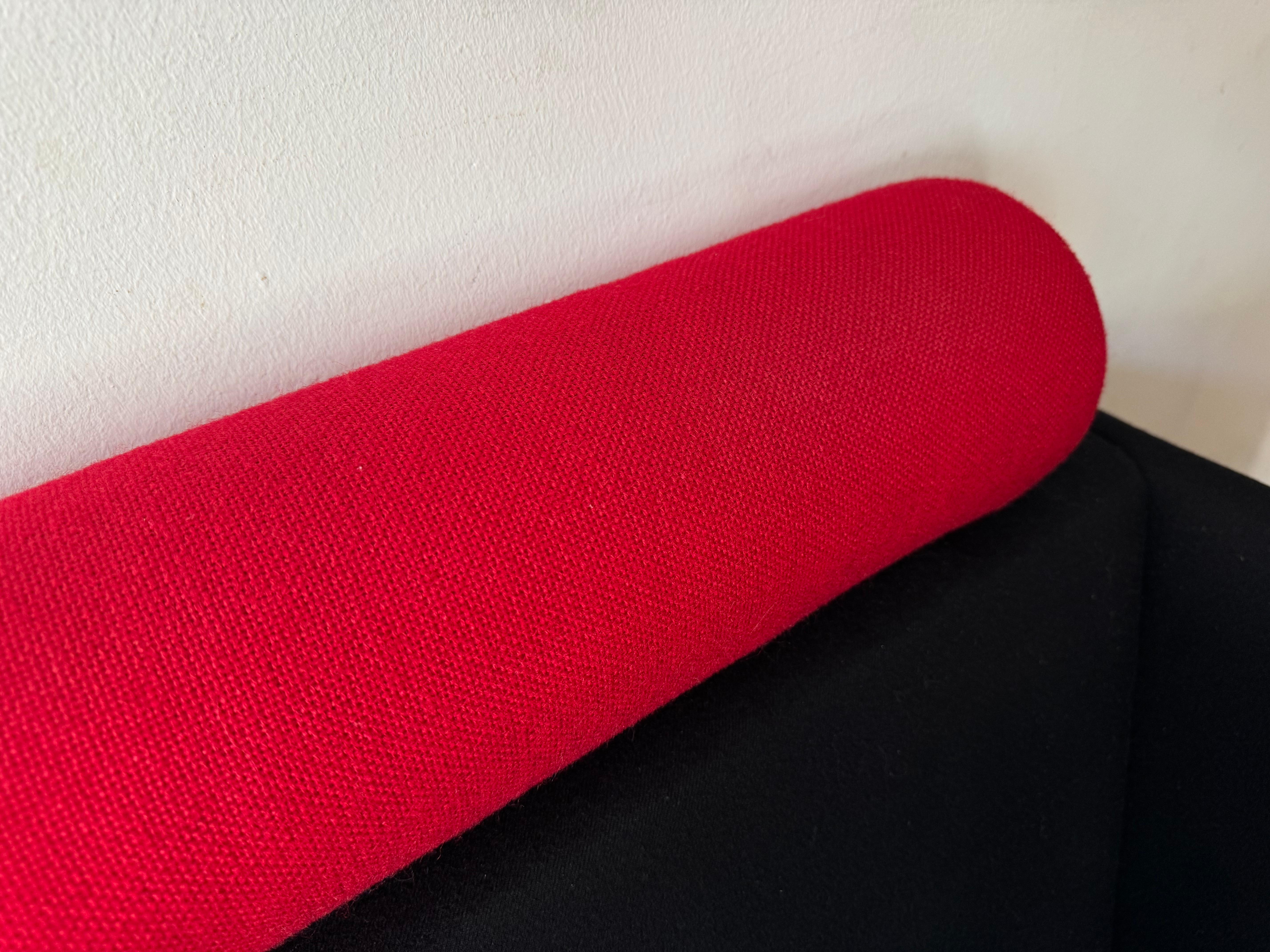 Ettore Sottsass Eastside Knoll 80s Memphis Sofa Nero, Blu + Rosso (2 disponibili) in vendita 2