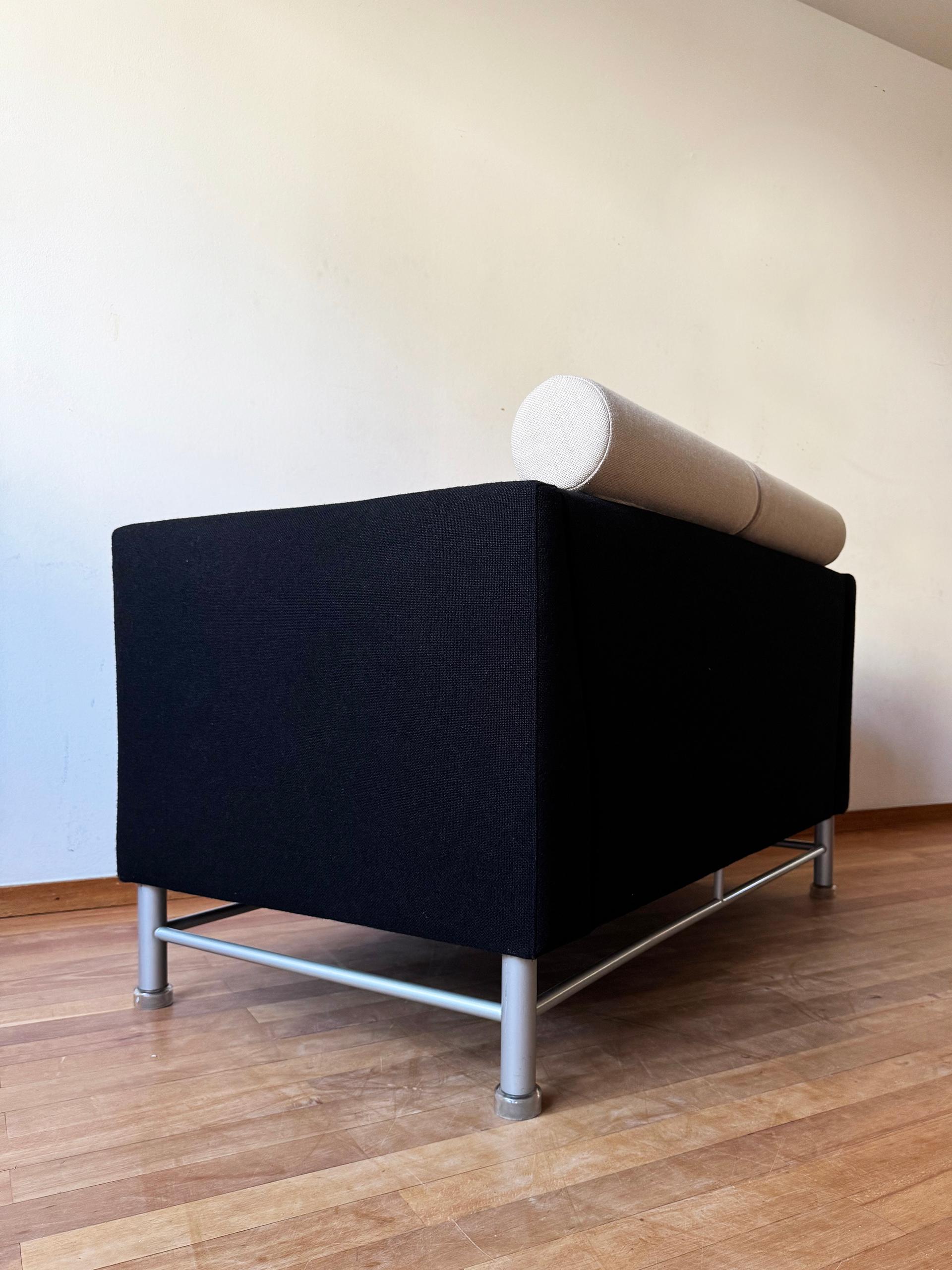 Ettore Sottsass Memphis Knoll 80s Eastside Zwei Sofas +1 Lounge Chair, SET 3 PCS im Angebot 3