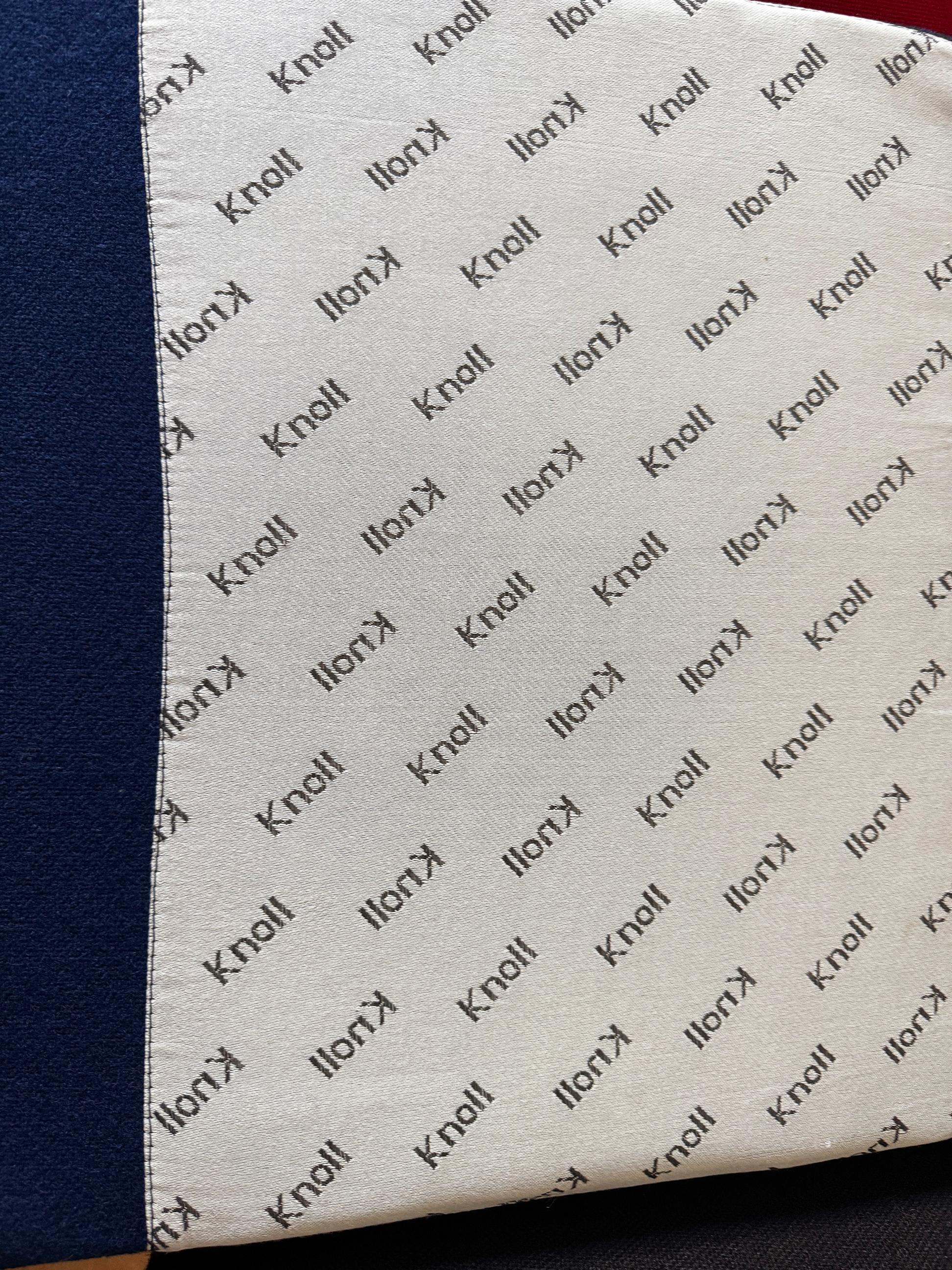 Ettore Sottsass Memphis Knoll 80s Eastside Zwei Sofas +1 Lounge Chair, SET 3 PCS im Angebot 7