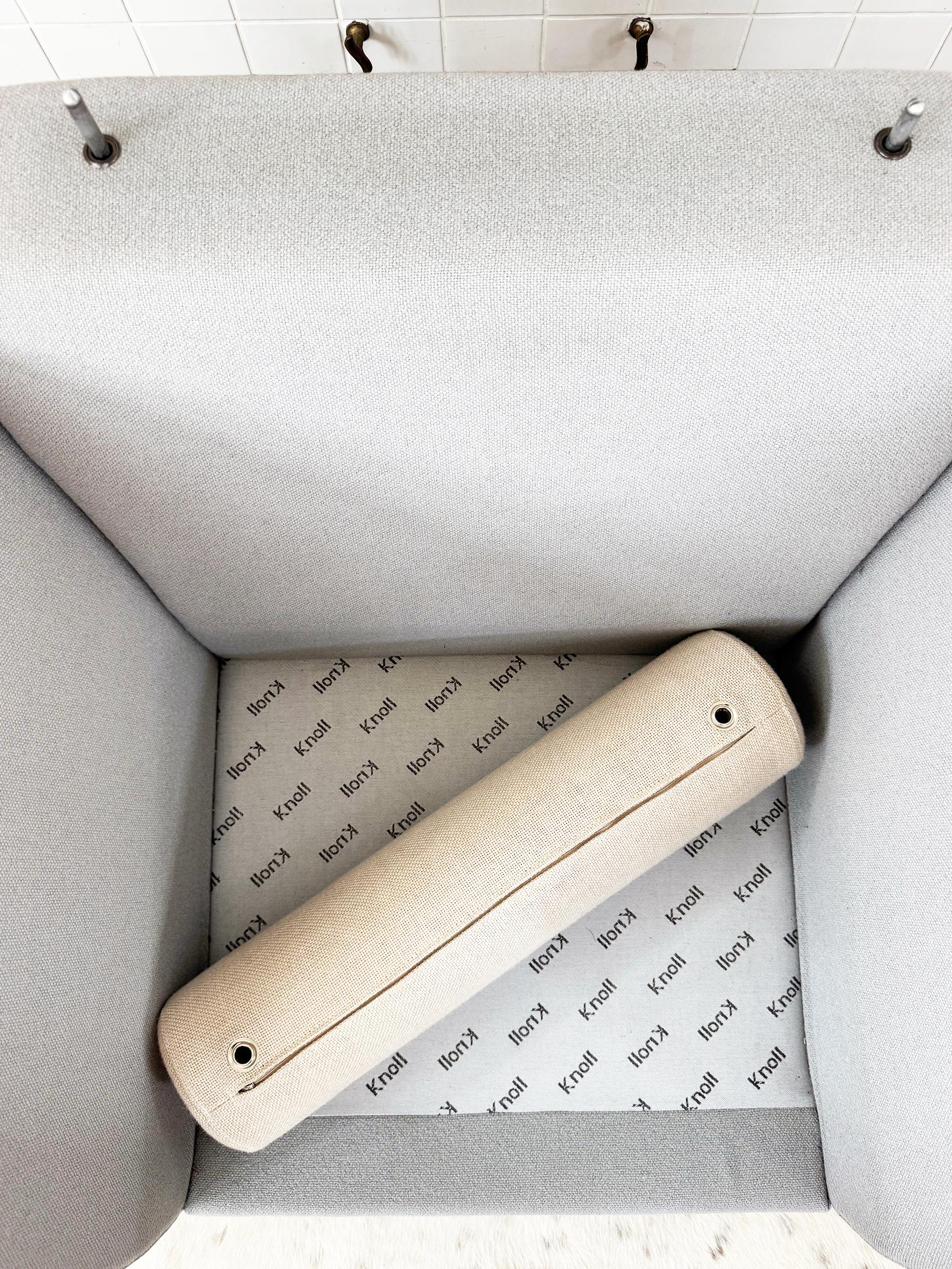 Ettore Sottsass Memphis Knoll 80s Eastside Zwei Sofas +1 Lounge Chair, SET 3 PCS im Angebot 13