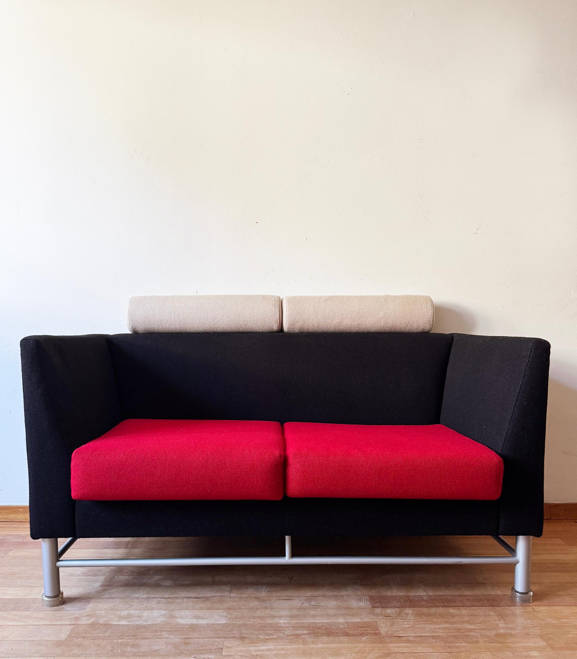 Ettore Sottsass Memphis Knoll 80s Eastside Zwei Sofas +1 Lounge Chair, SET 3 PCS (Metall) im Angebot