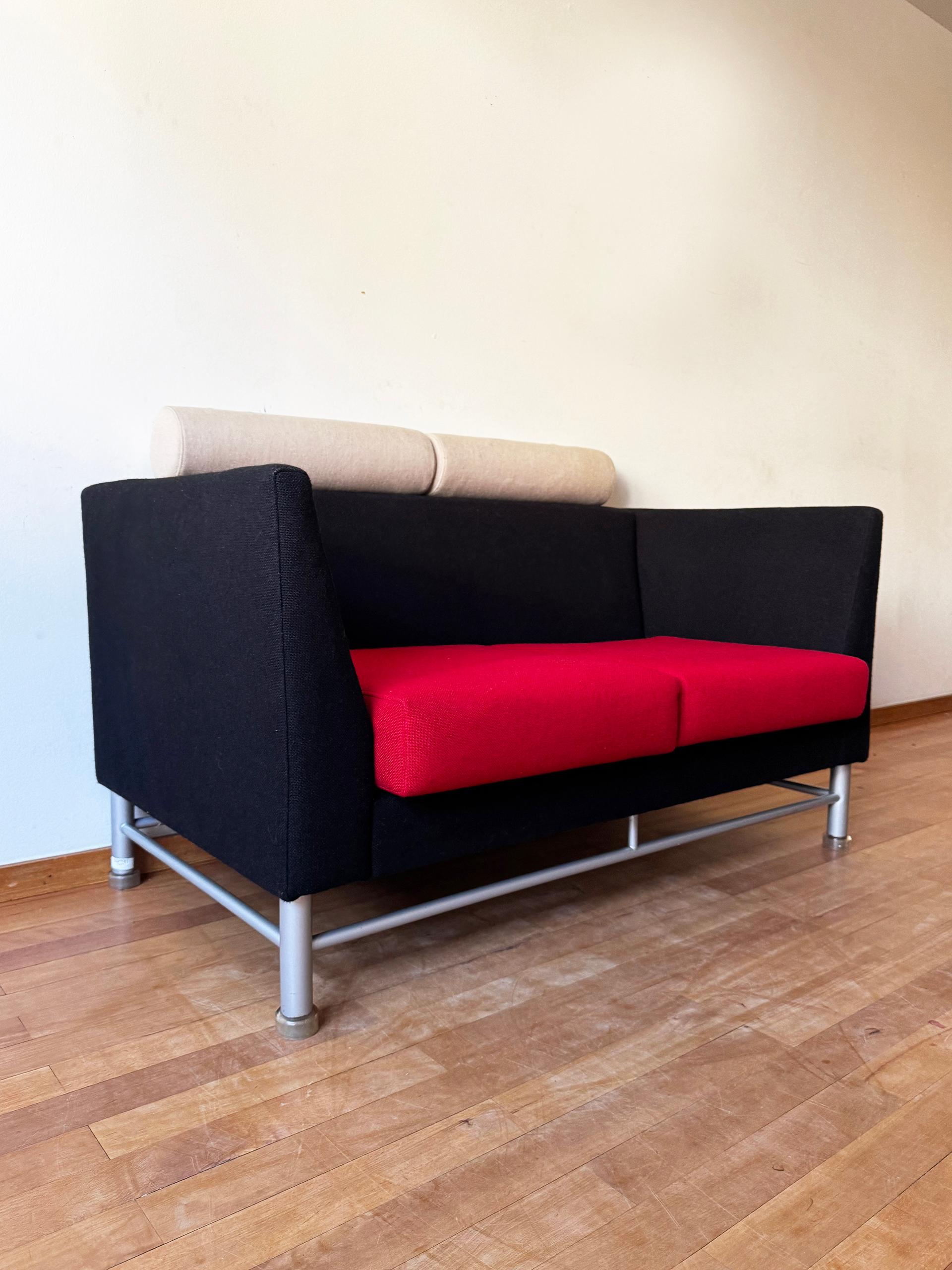 Ettore Sottsass Memphis Knoll 80s Eastside Zwei Sofas +1 Lounge Chair, SET 3 PCS im Angebot 1