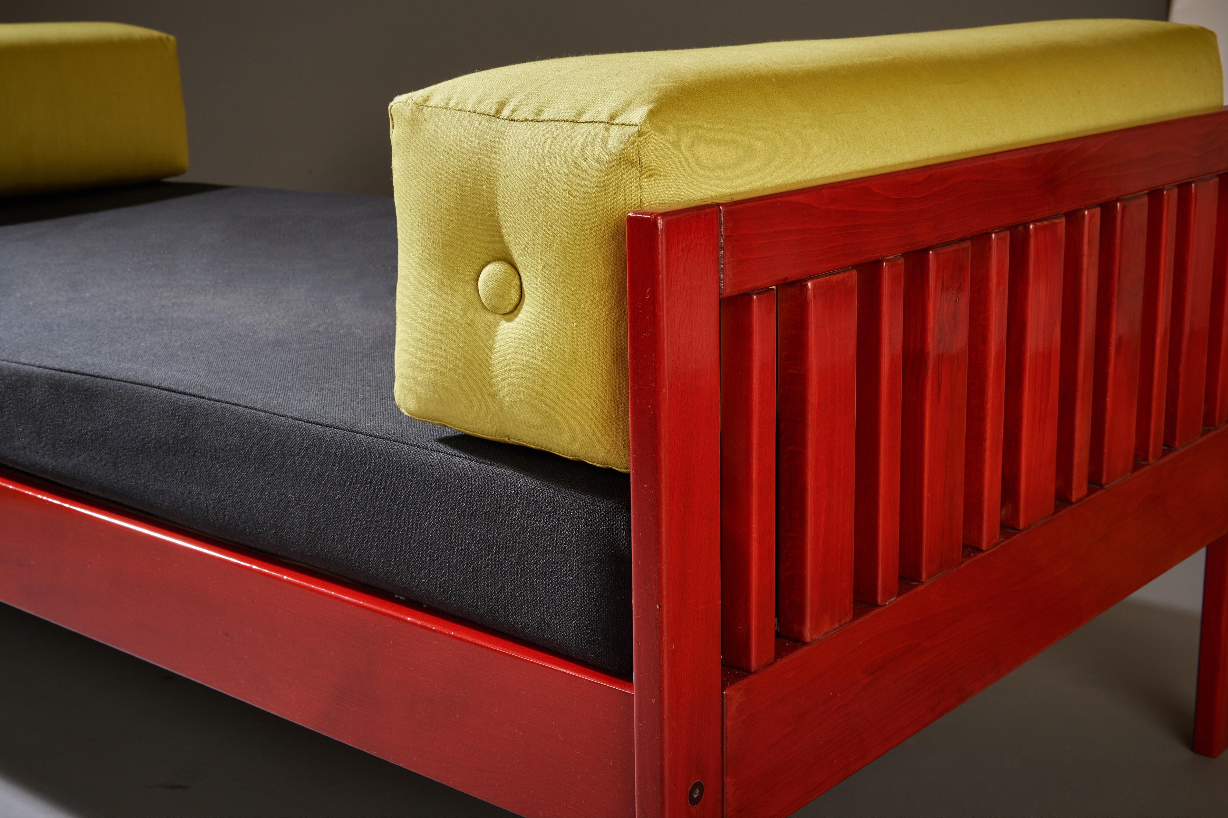Ettore Sottsass Daybed, Red Lacquered Wood, Chartreuse Upholstery, Italy c. 1962 For Sale 7