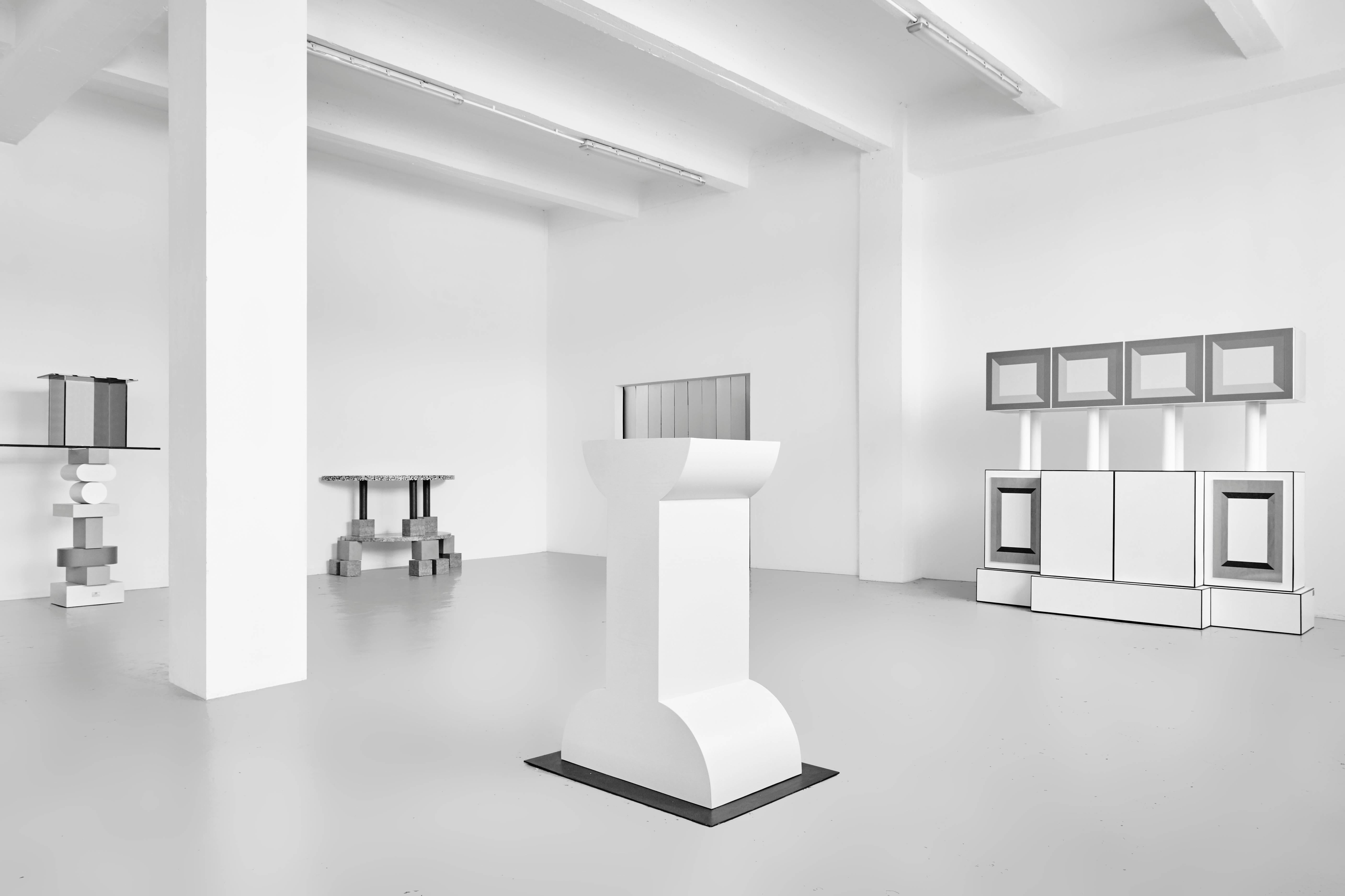 Espagnol Table en métal et verre rouge Ettore Sottsass Mettsass en vente