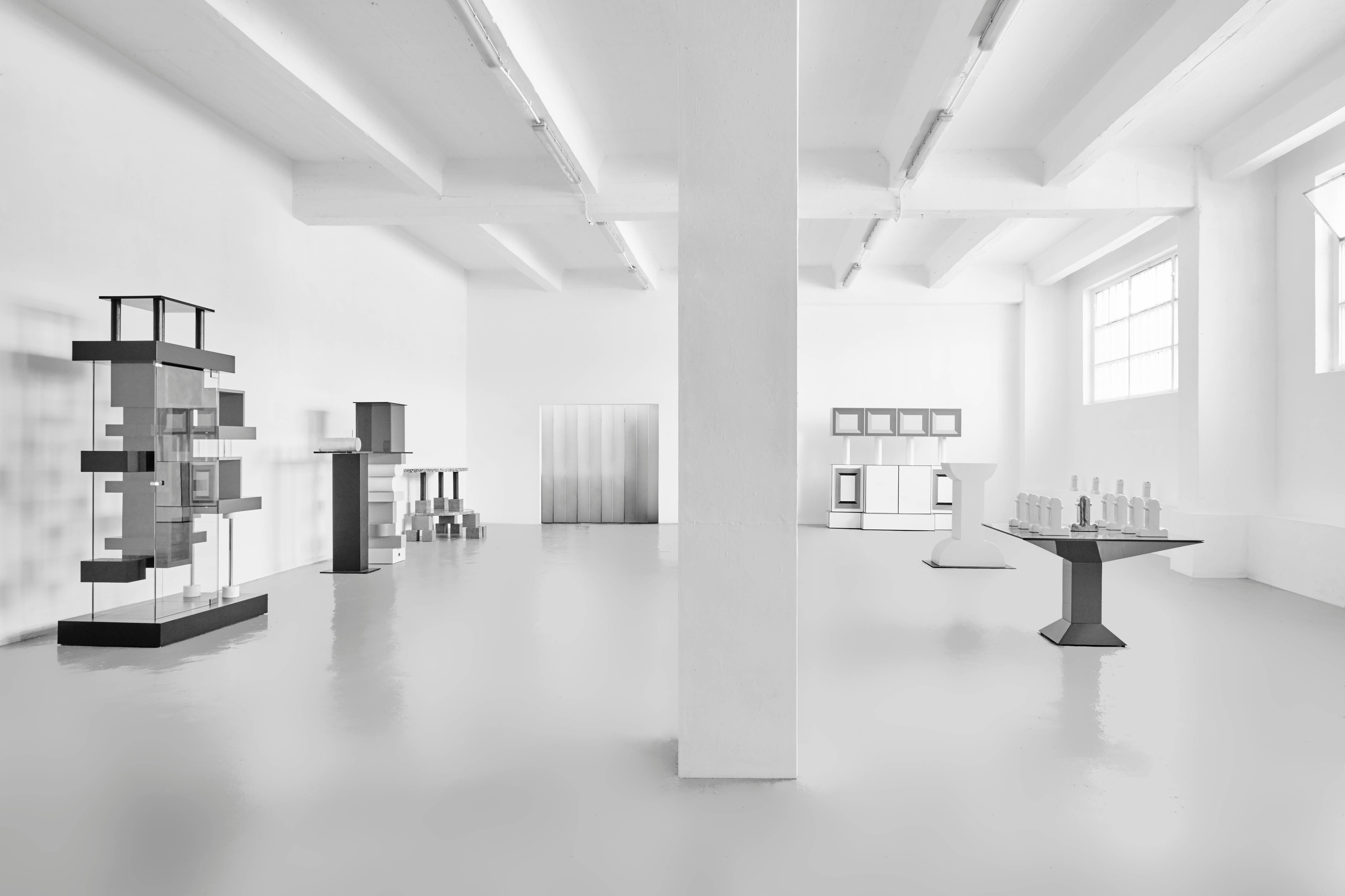 XXIe siècle et contemporain Table en métal et verre rouge Ettore Sottsass Mettsass en vente